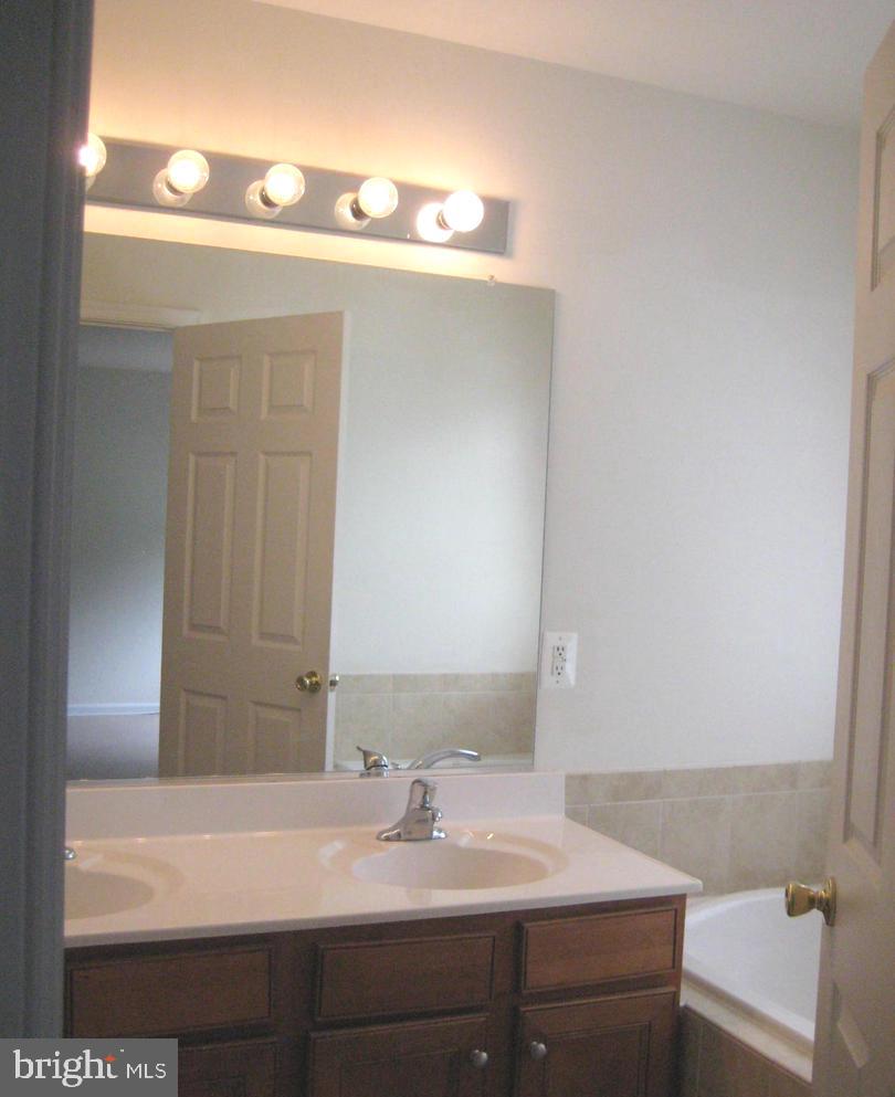 KATIES GROVE - Residential Lease