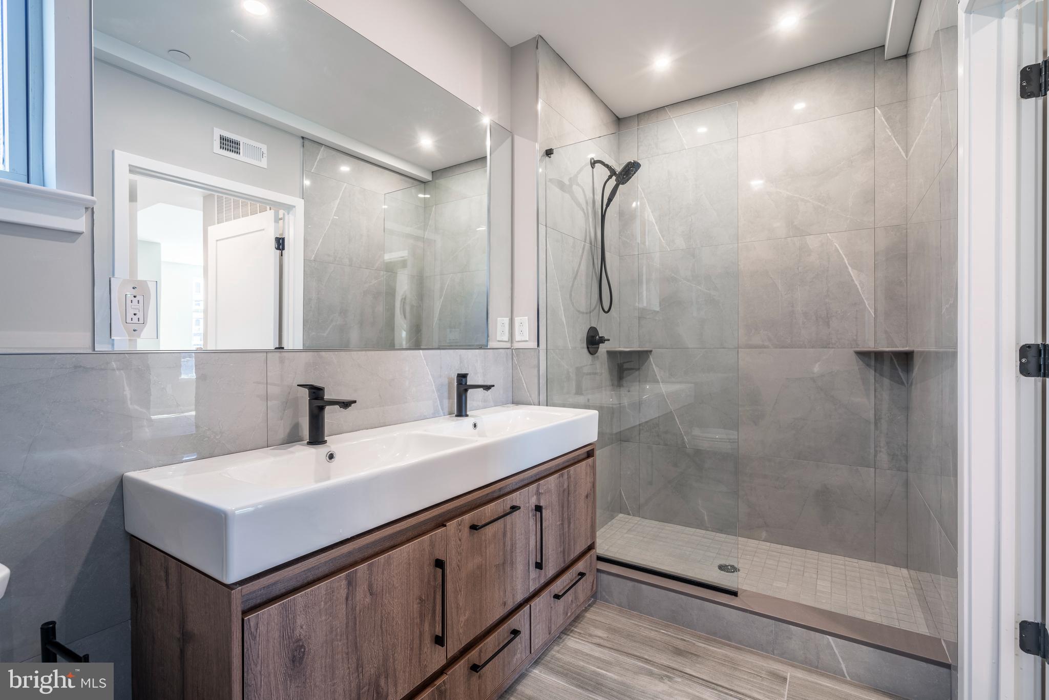 GRADUATE HOSPITAL - Residential Lease