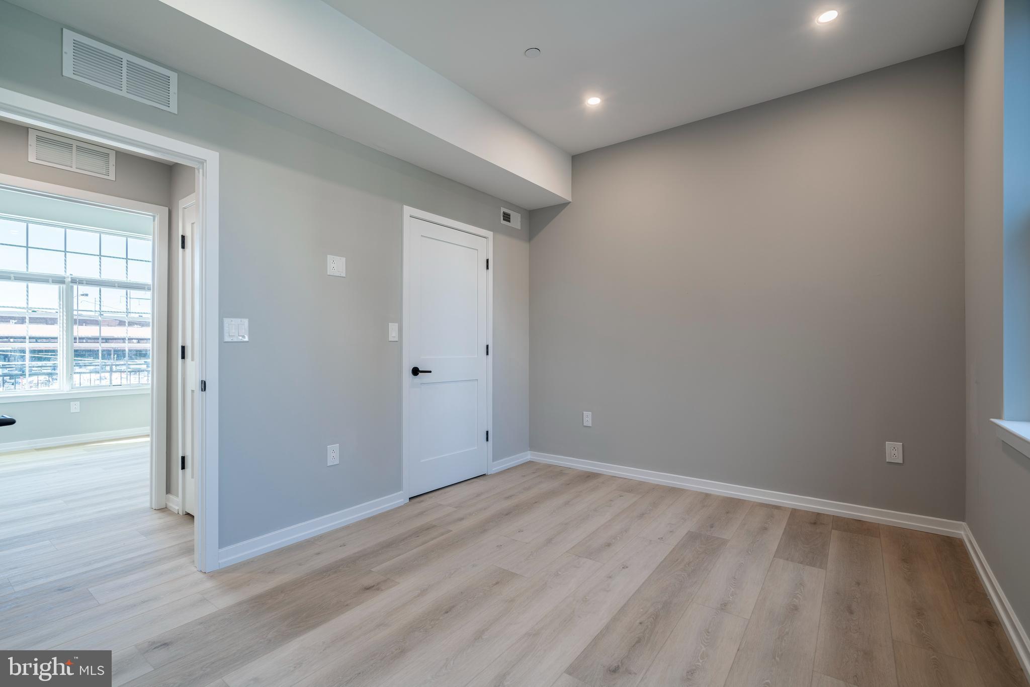 GRADUATE HOSPITAL - Residential Lease