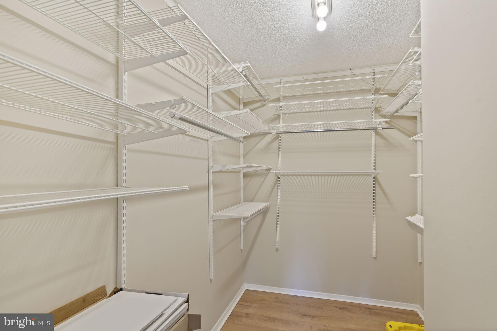 HYDE PARK - Residential