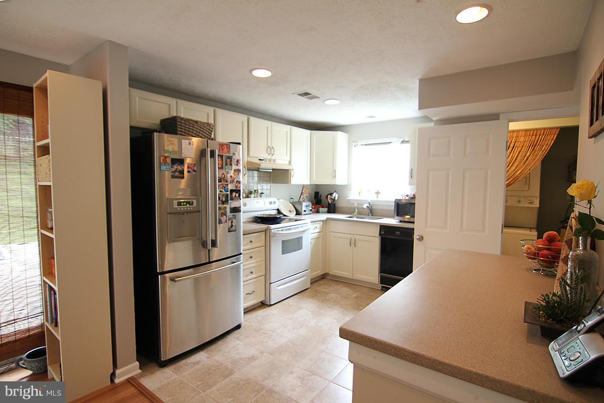 WHISPERING WOODS - Residential