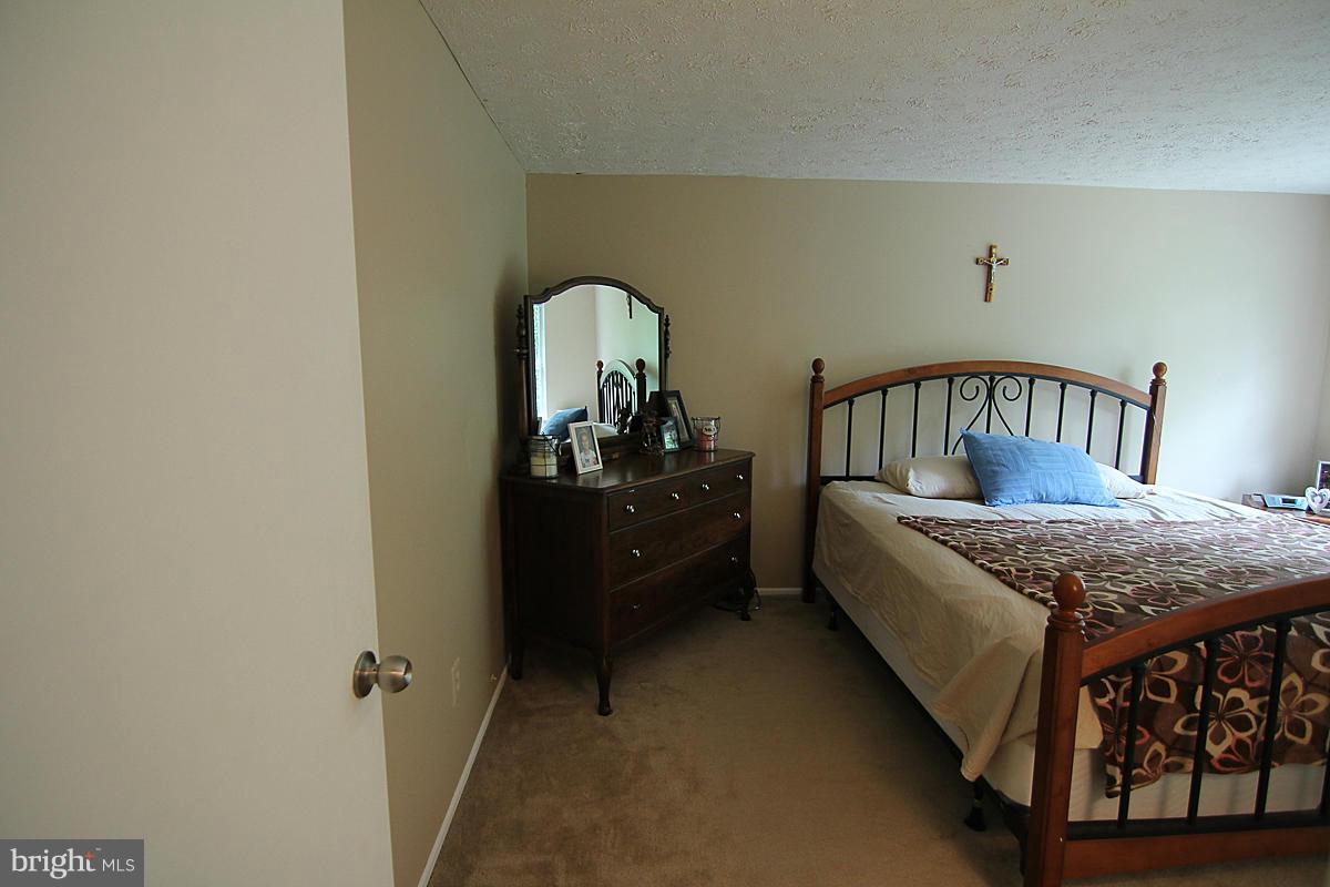 WHISPERING WOODS - Residential