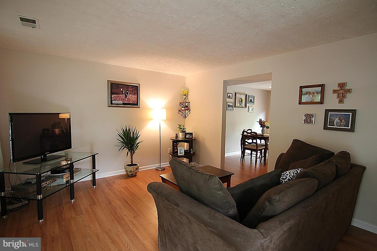 WHISPERING WOODS - Residential