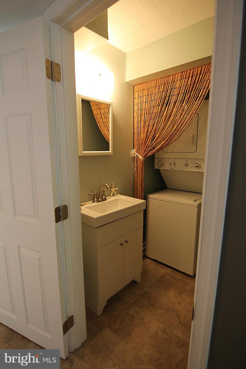 WHISPERING WOODS - Residential