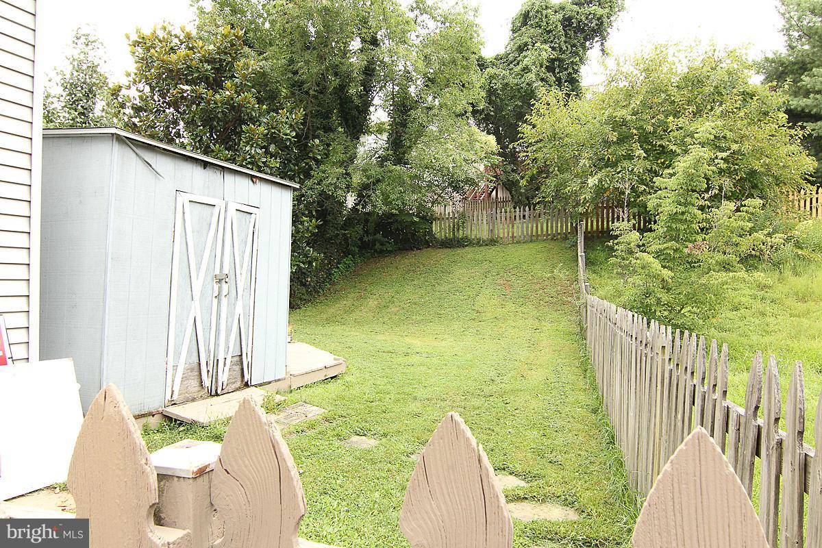 WHISPERING WOODS - Residential