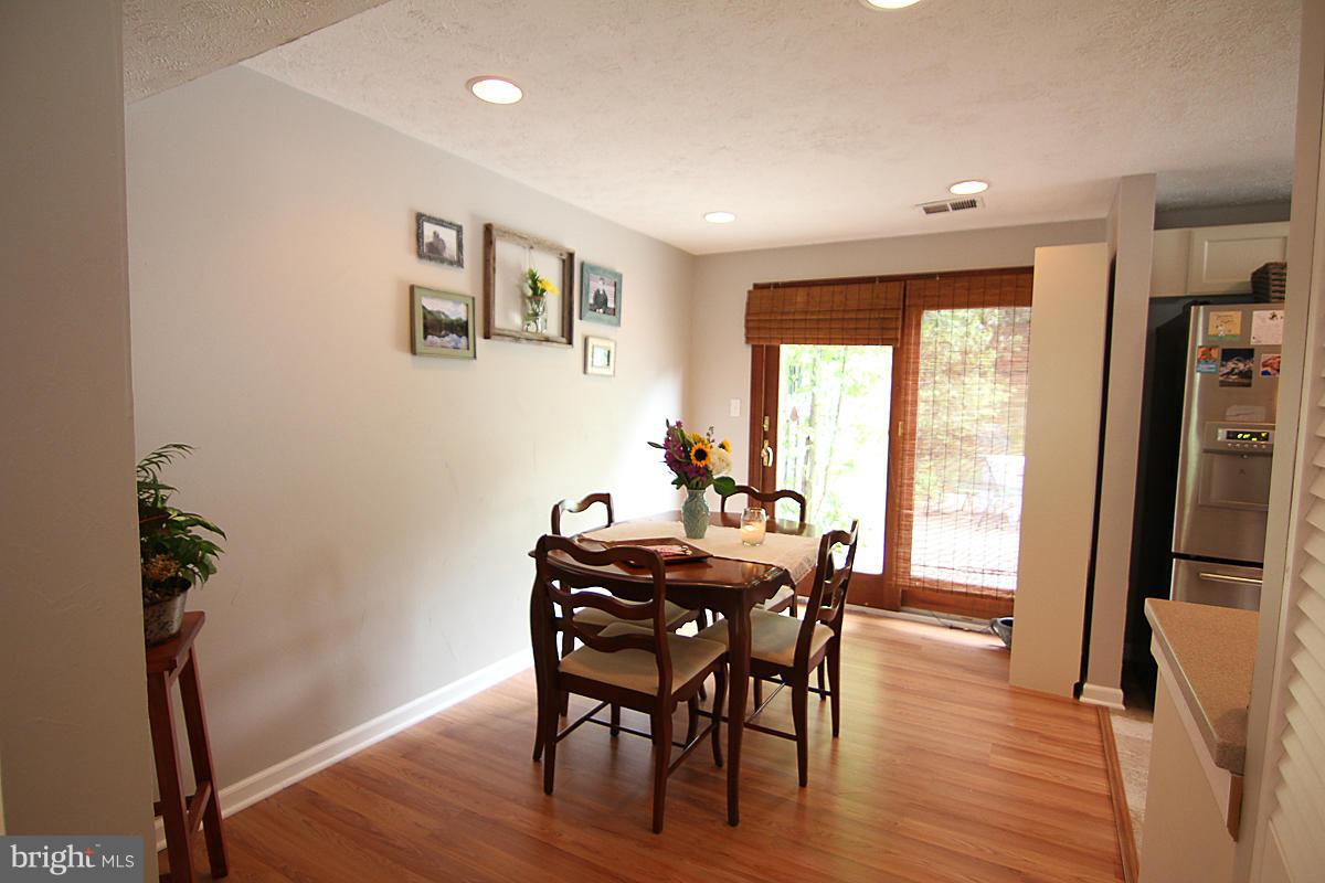 WHISPERING WOODS - Residential