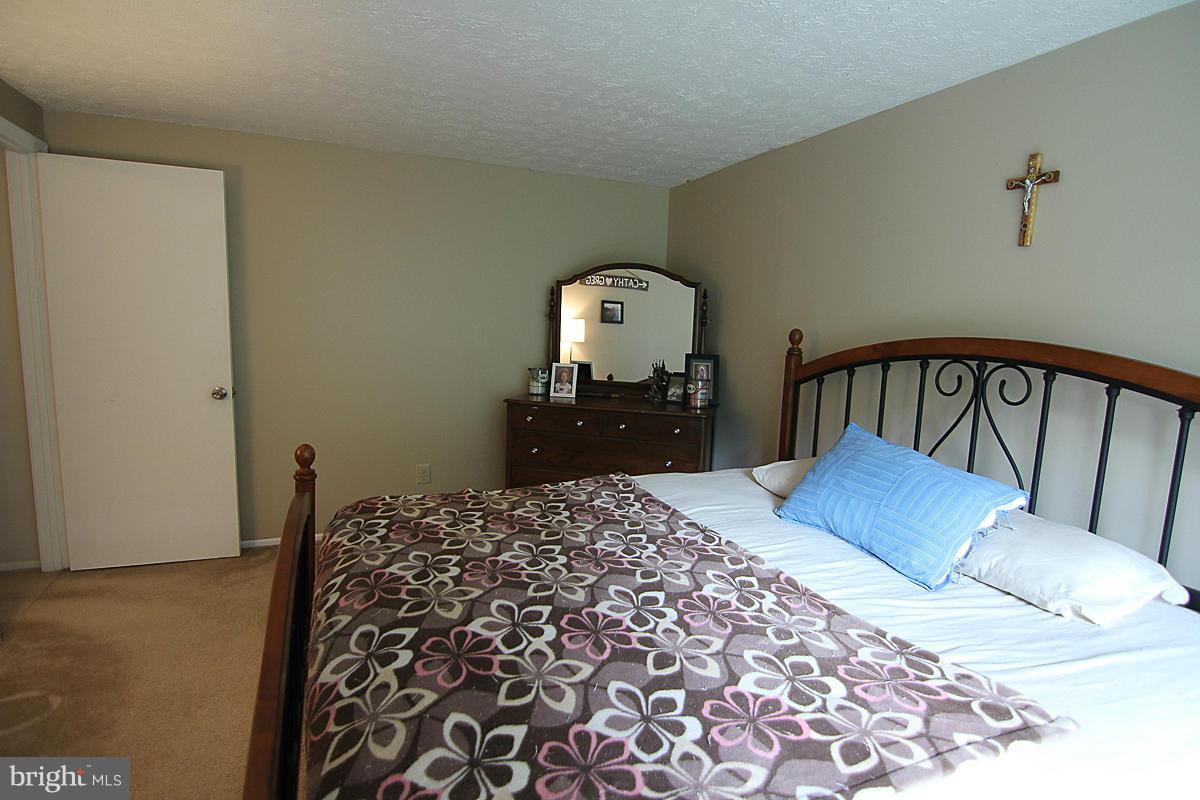 WHISPERING WOODS - Residential