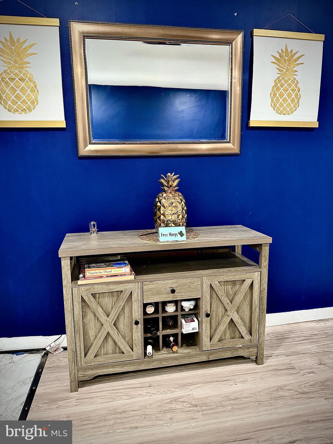 OXFORD CIRCLE - Residential