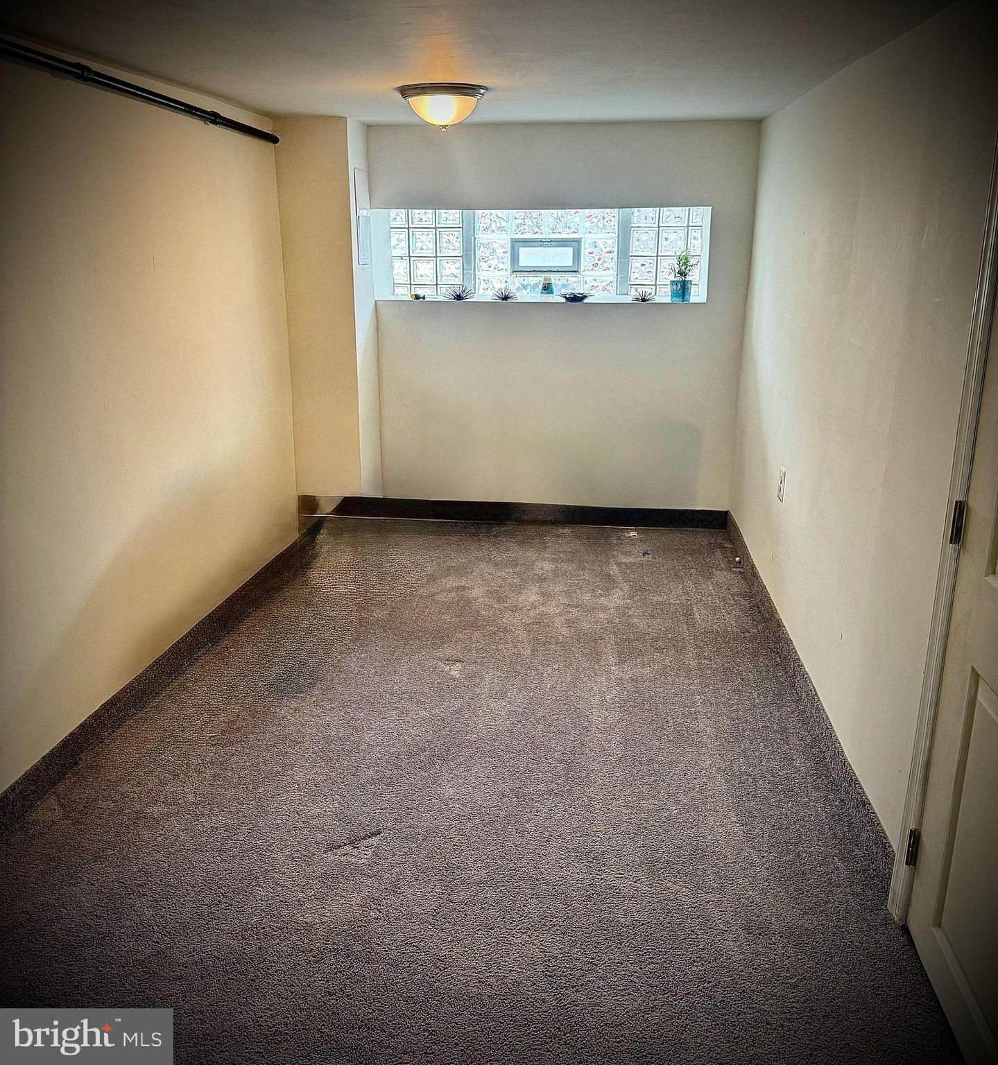 OXFORD CIRCLE - Residential