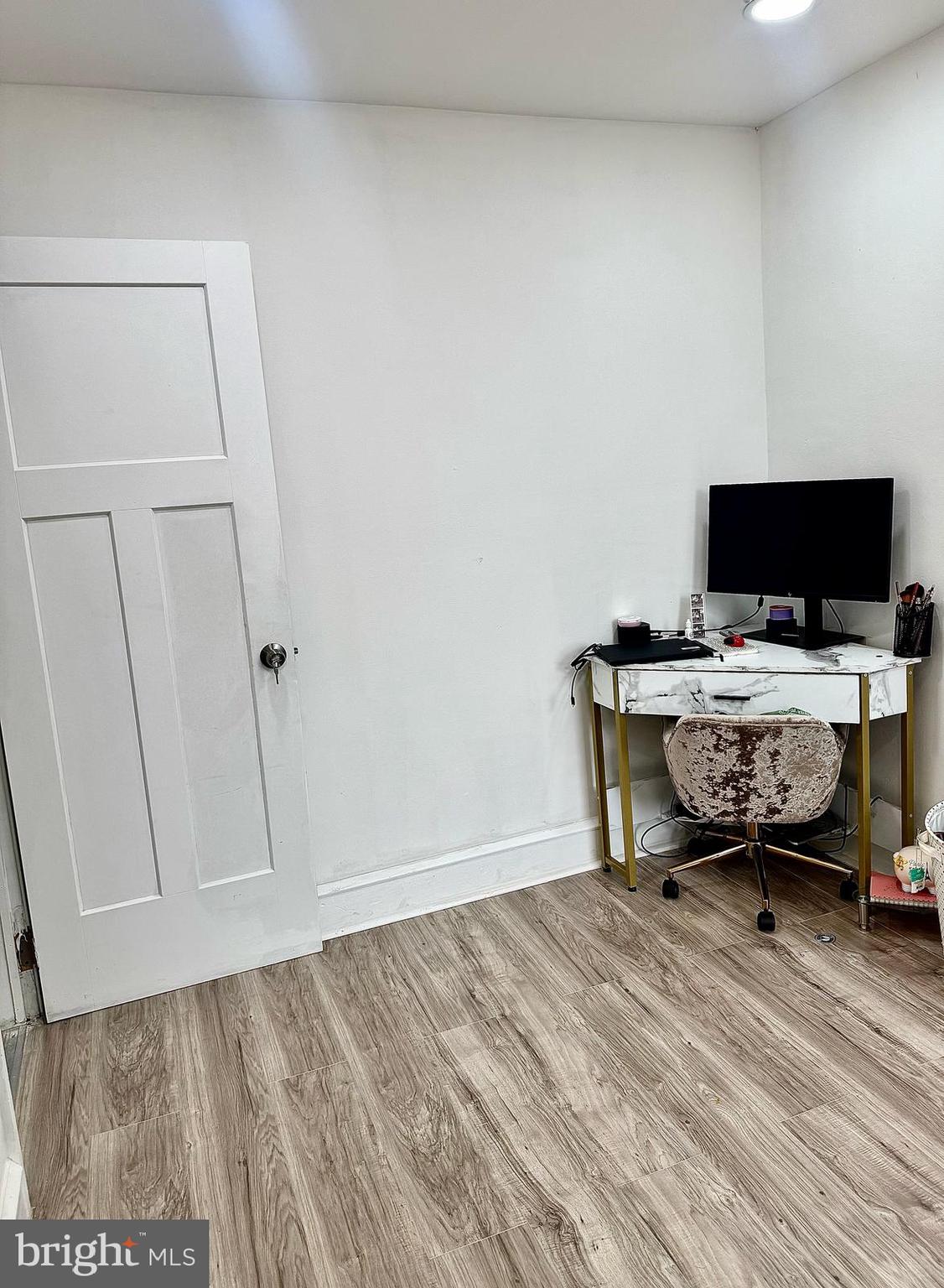 OXFORD CIRCLE - Residential