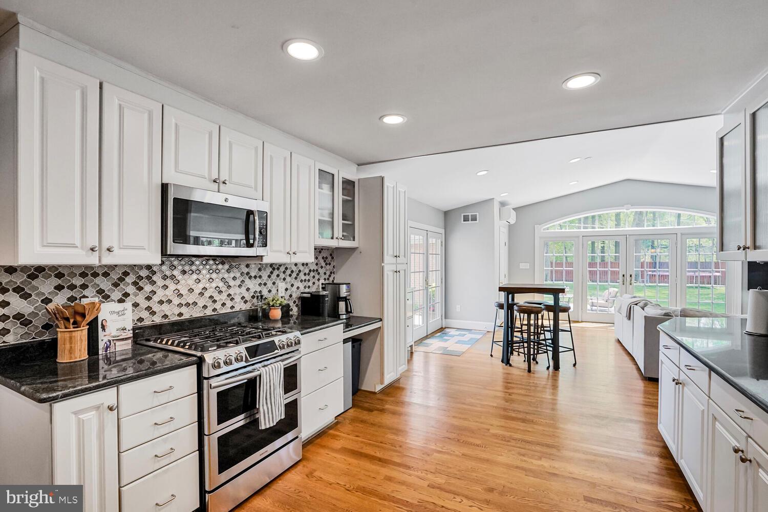 RIVERSIDE GARDENS - Residential