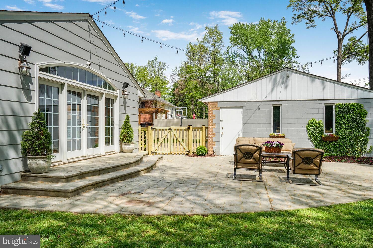 RIVERSIDE GARDENS - Residential