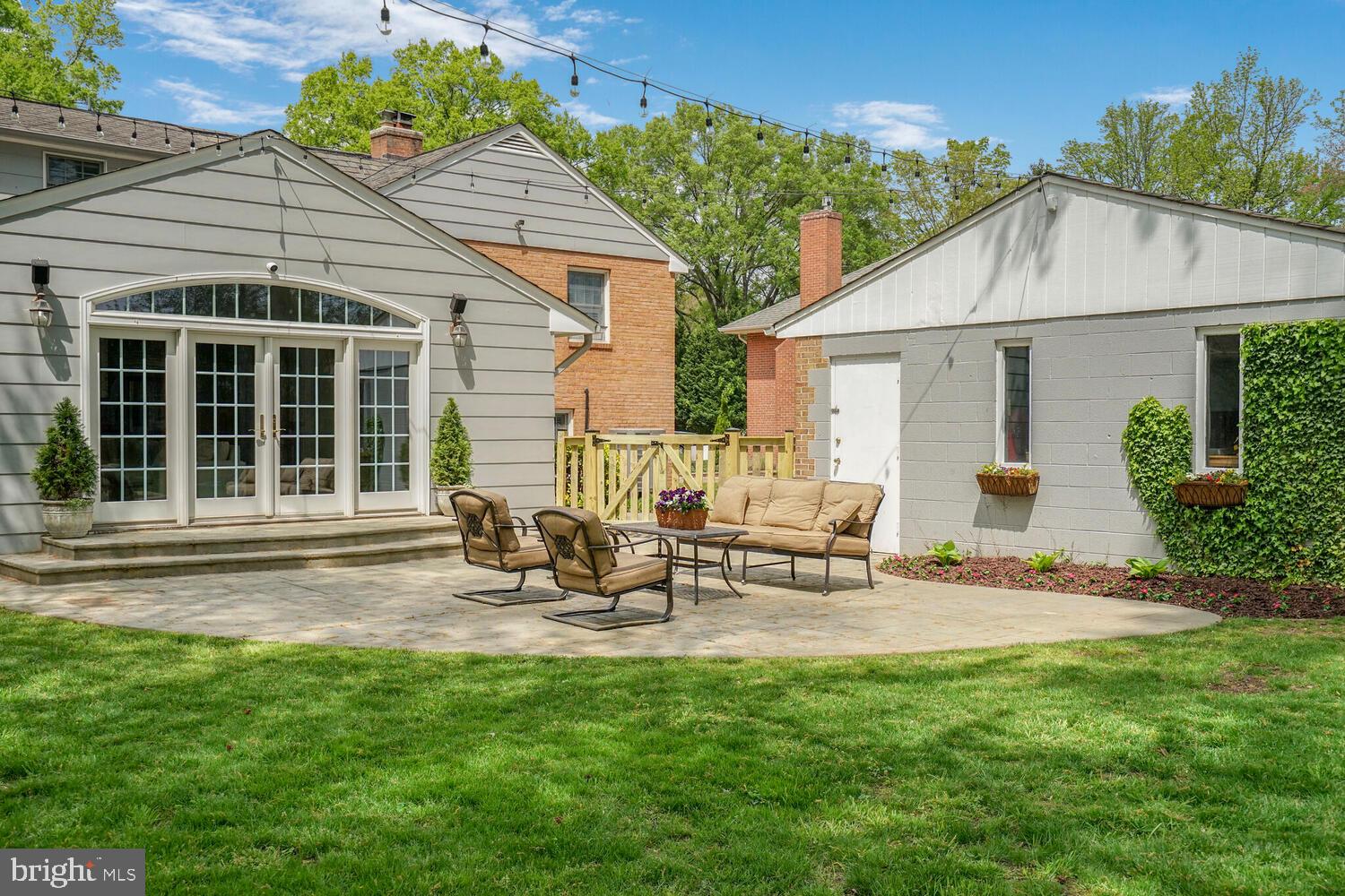 RIVERSIDE GARDENS - Residential