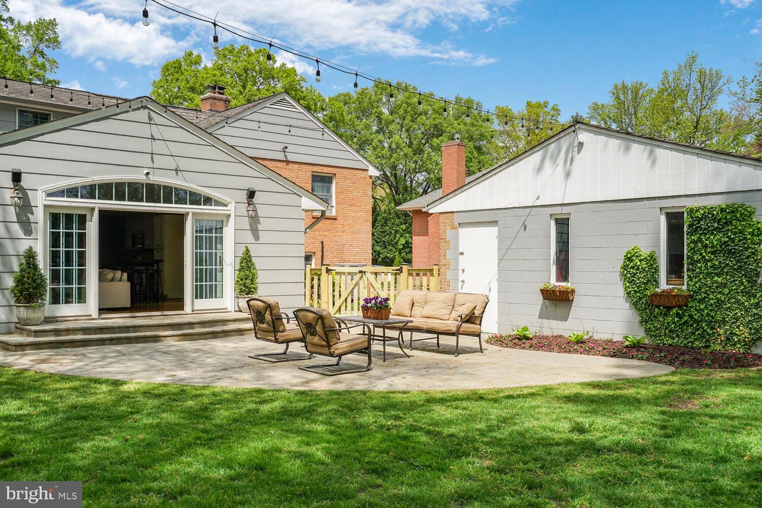 RIVERSIDE GARDENS - Residential