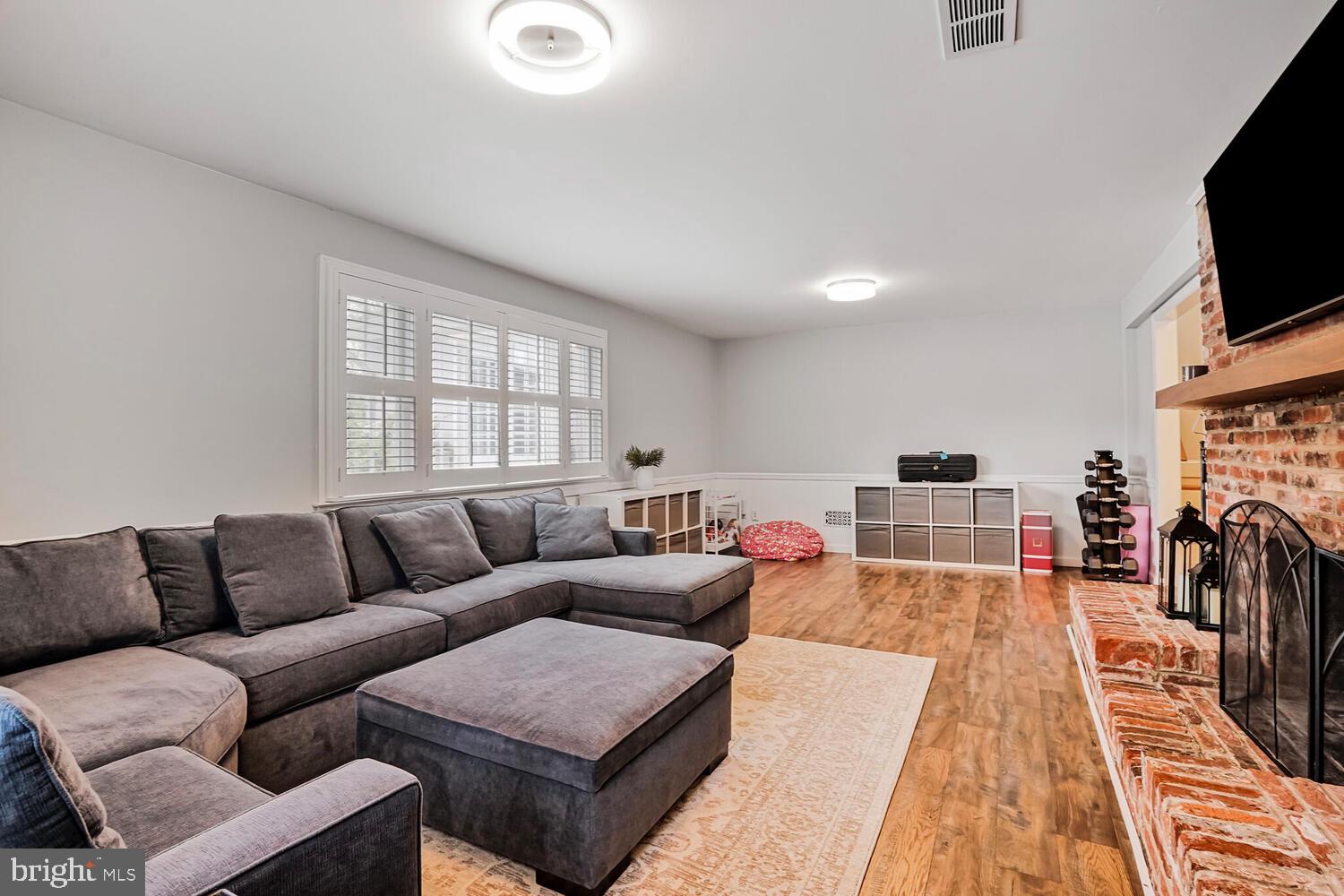 RIVERSIDE GARDENS - Residential