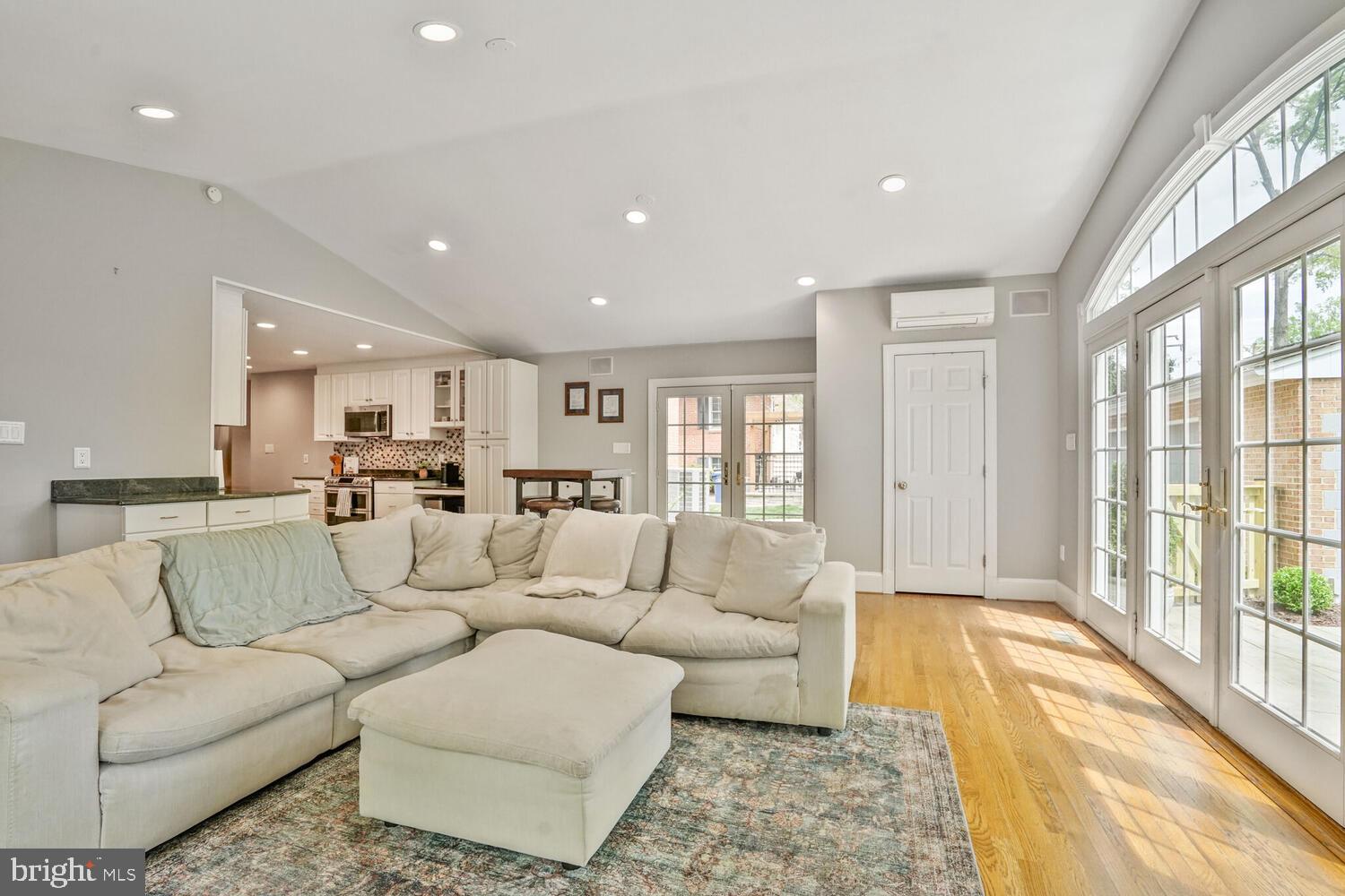 RIVERSIDE GARDENS - Residential