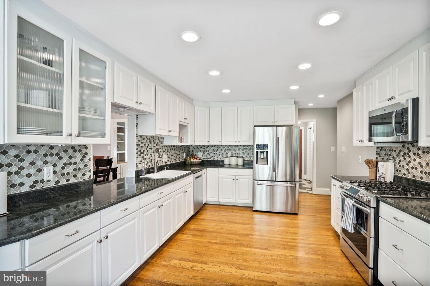 RIVERSIDE GARDENS - Residential