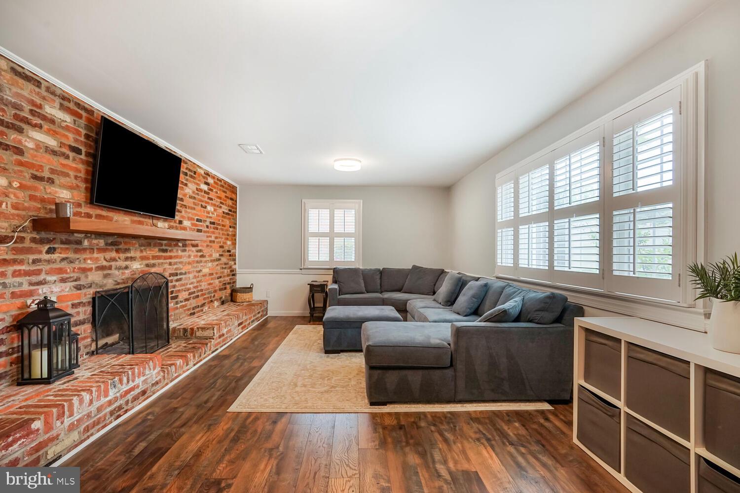 RIVERSIDE GARDENS - Residential