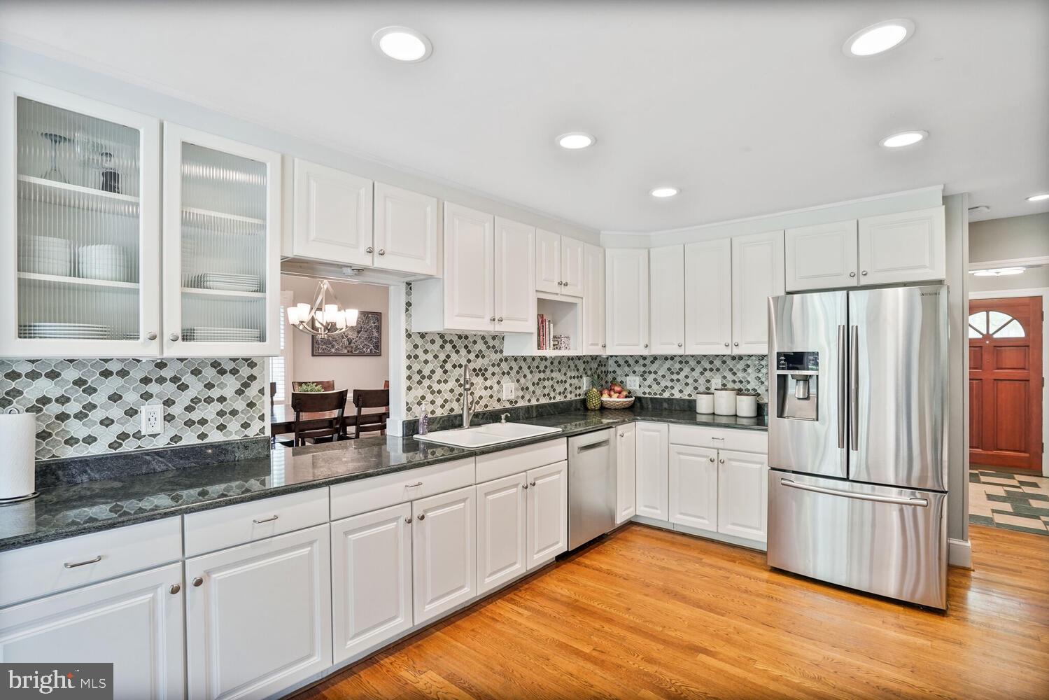 RIVERSIDE GARDENS - Residential