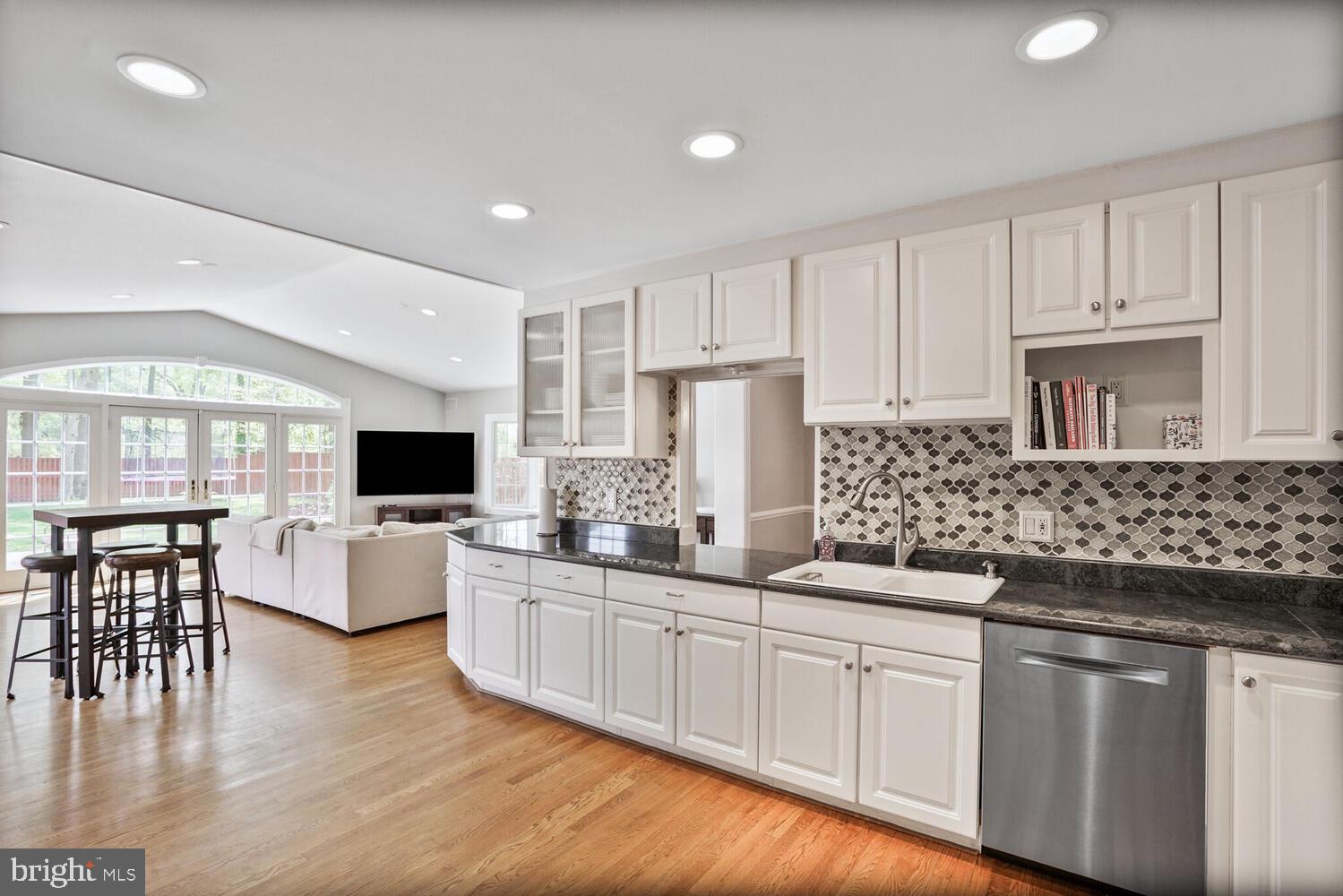 RIVERSIDE GARDENS - Residential