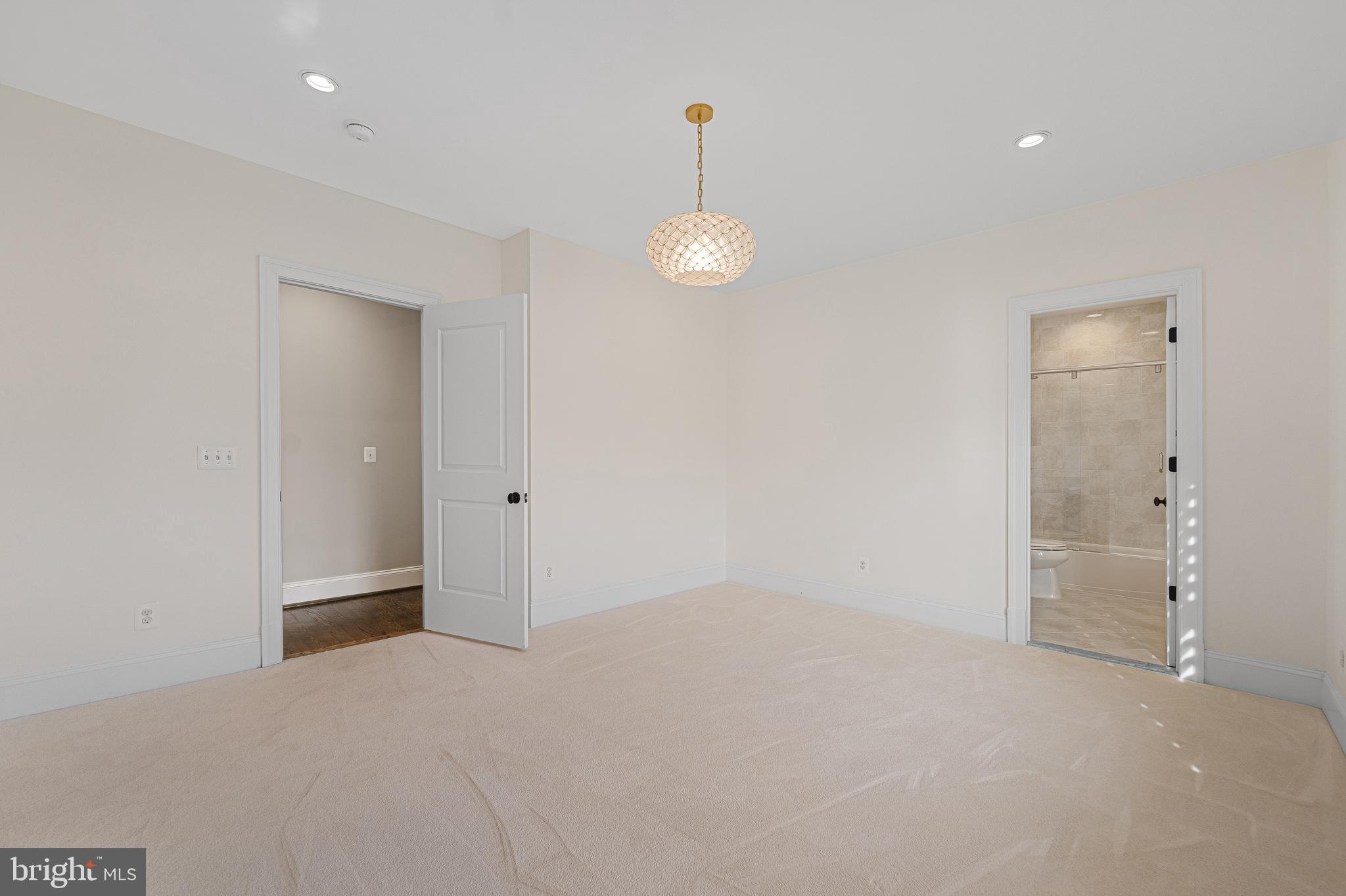 SALONA VILLAGE - Residential