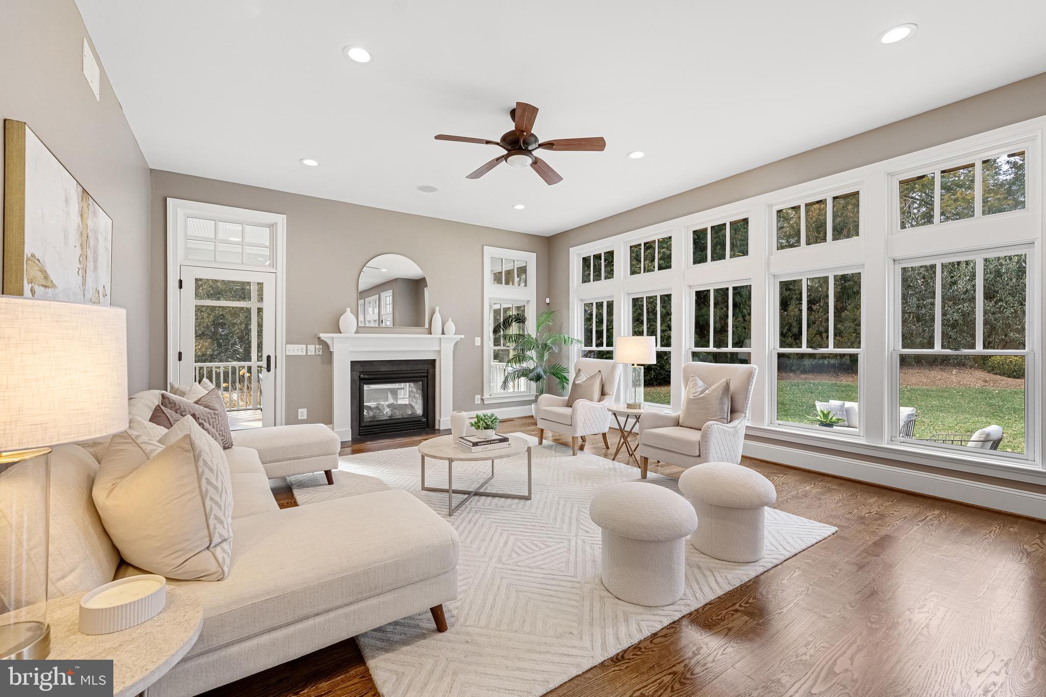 SALONA VILLAGE - Residential