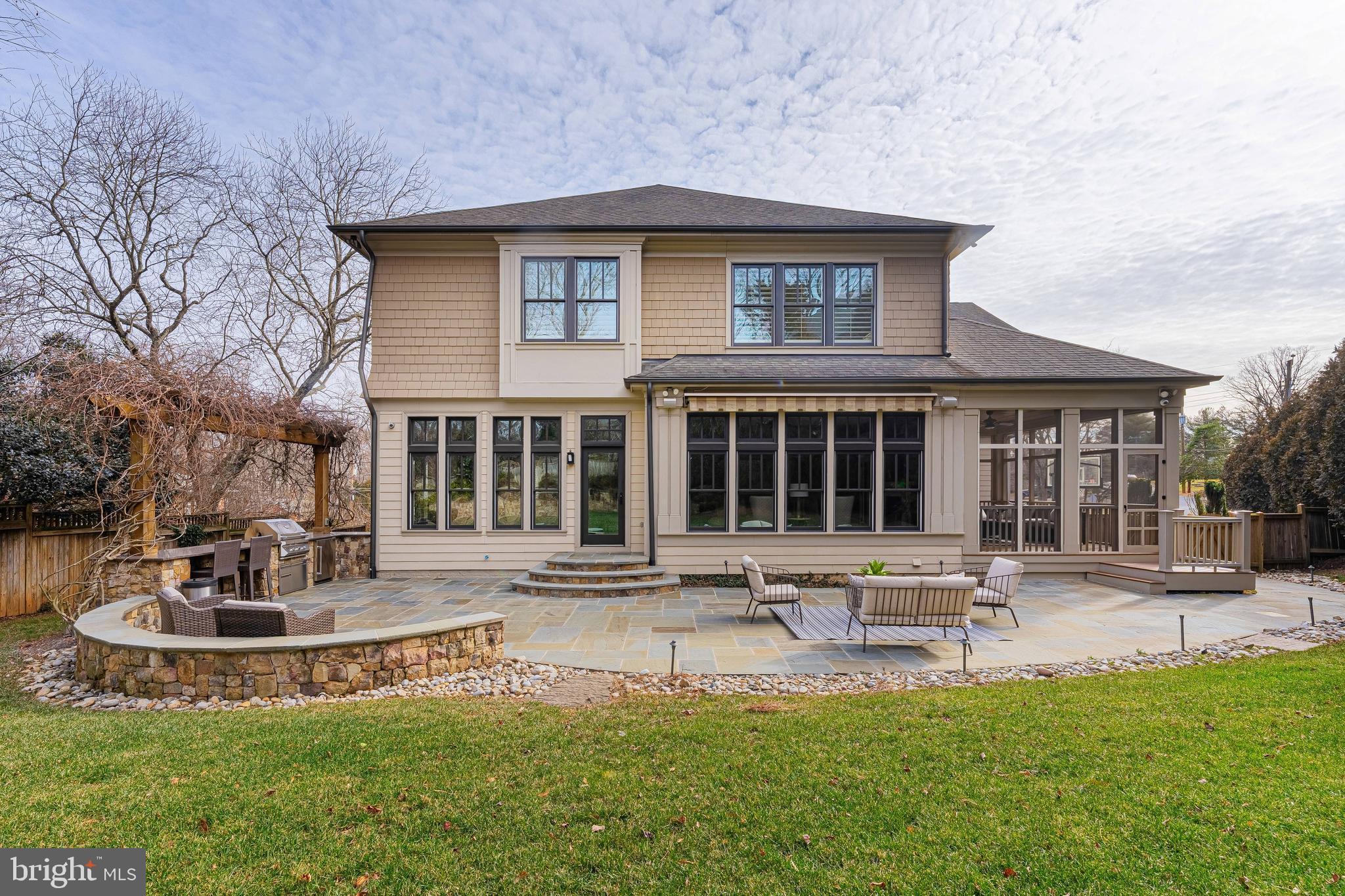 SALONA VILLAGE - Residential