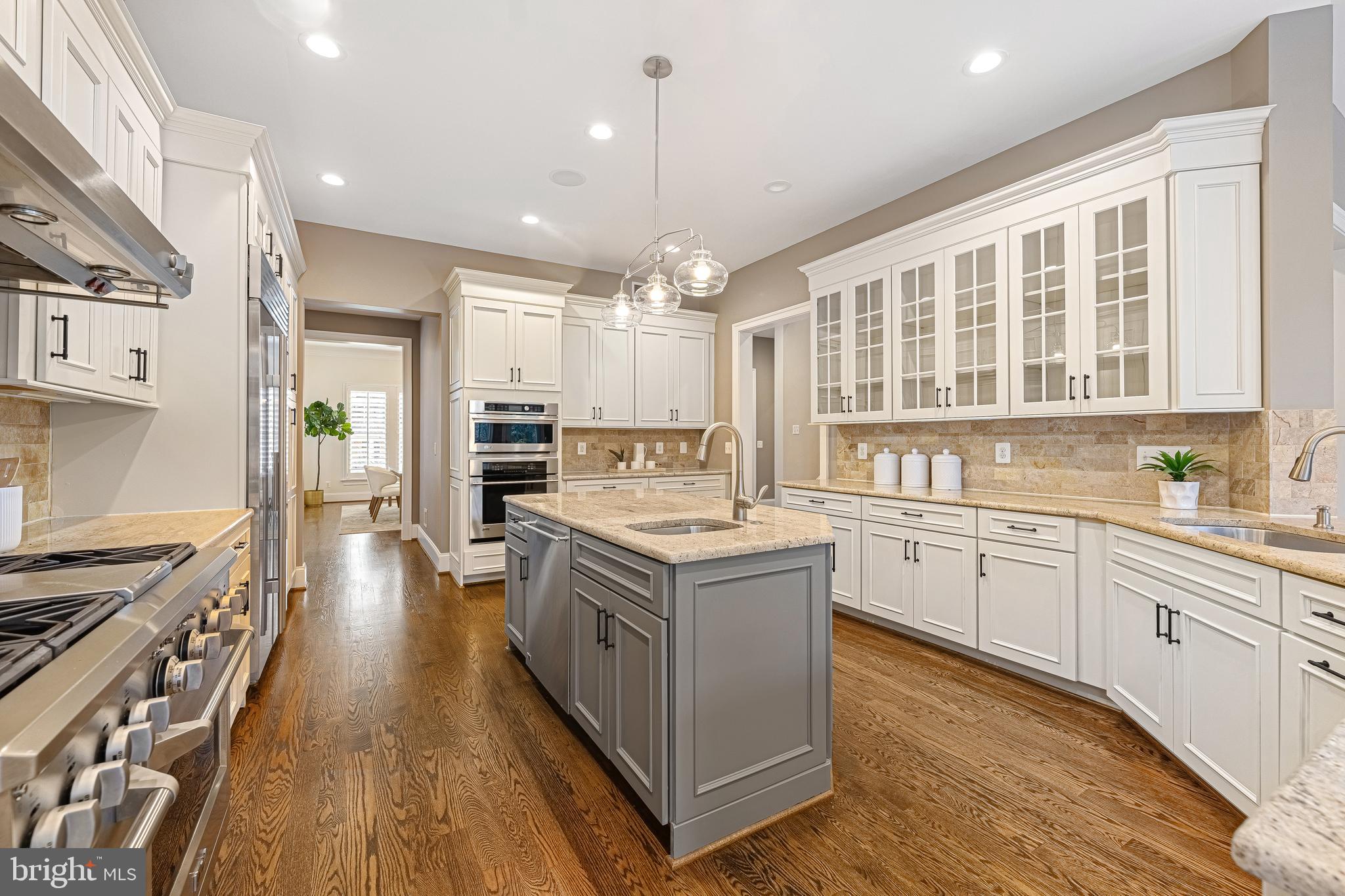 SALONA VILLAGE - Residential