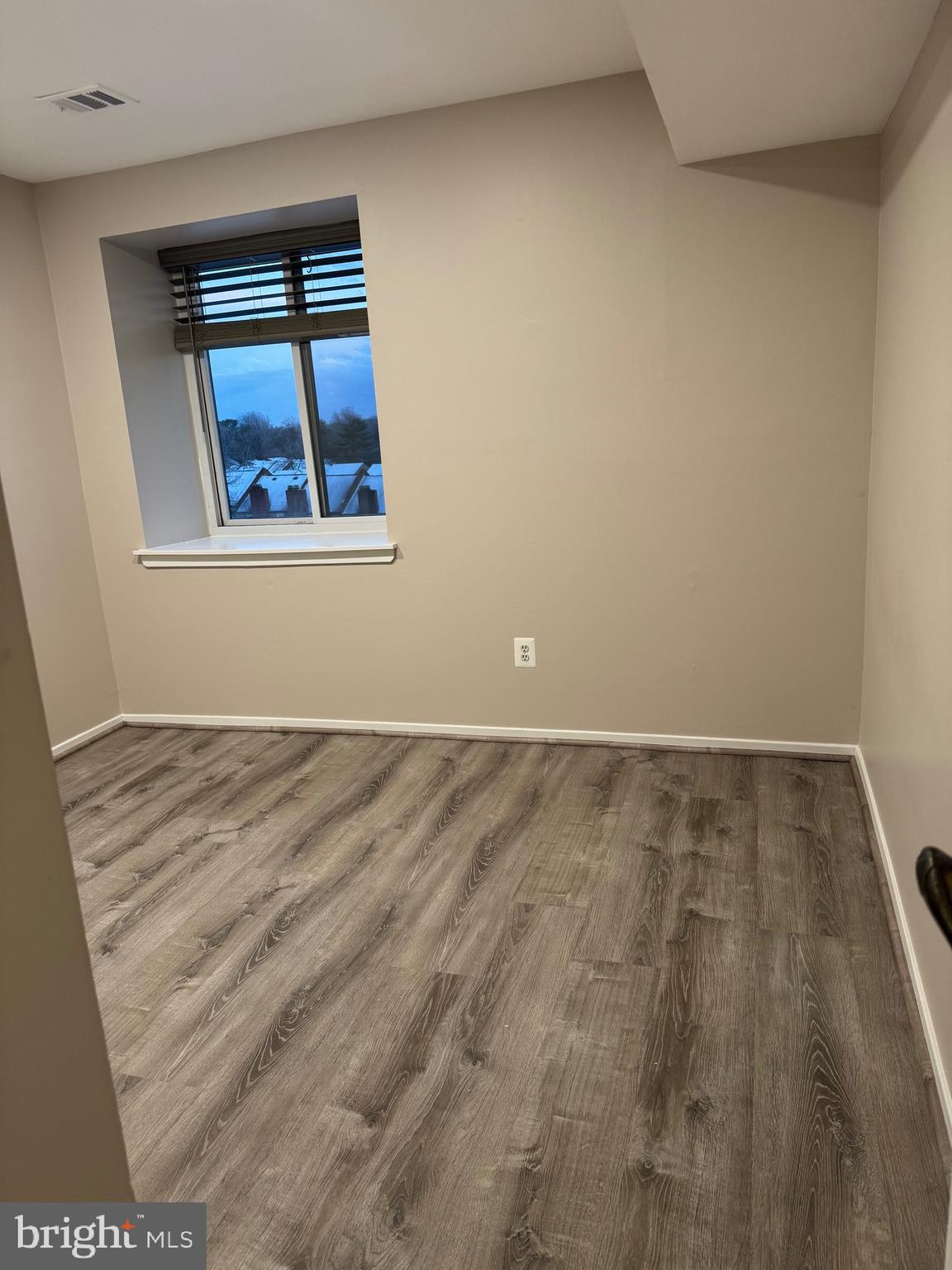 TREEBROOKE CONDOMINIUM - Residential Lease