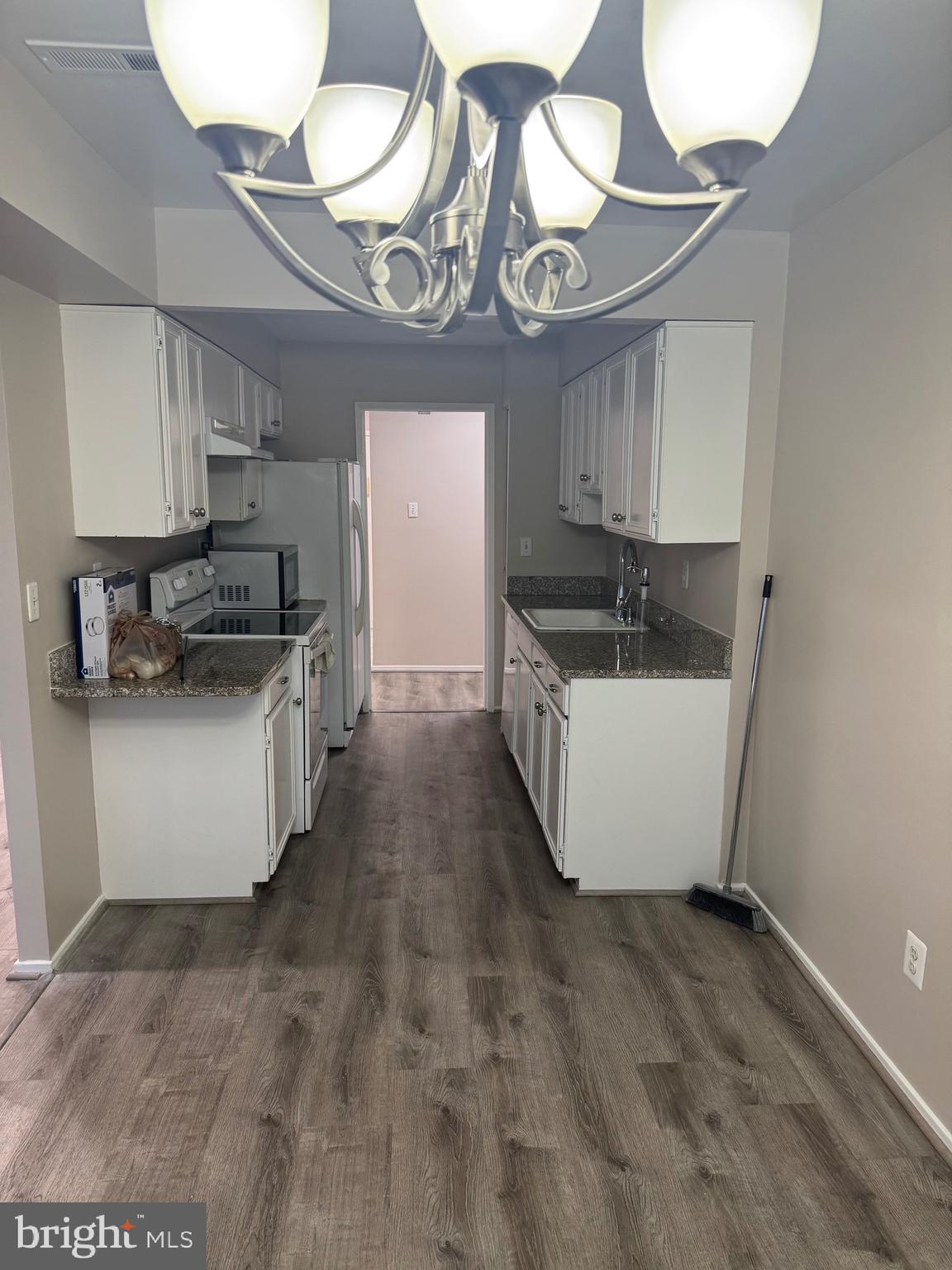 TREEBROOKE CONDOMINIUM - Residential Lease