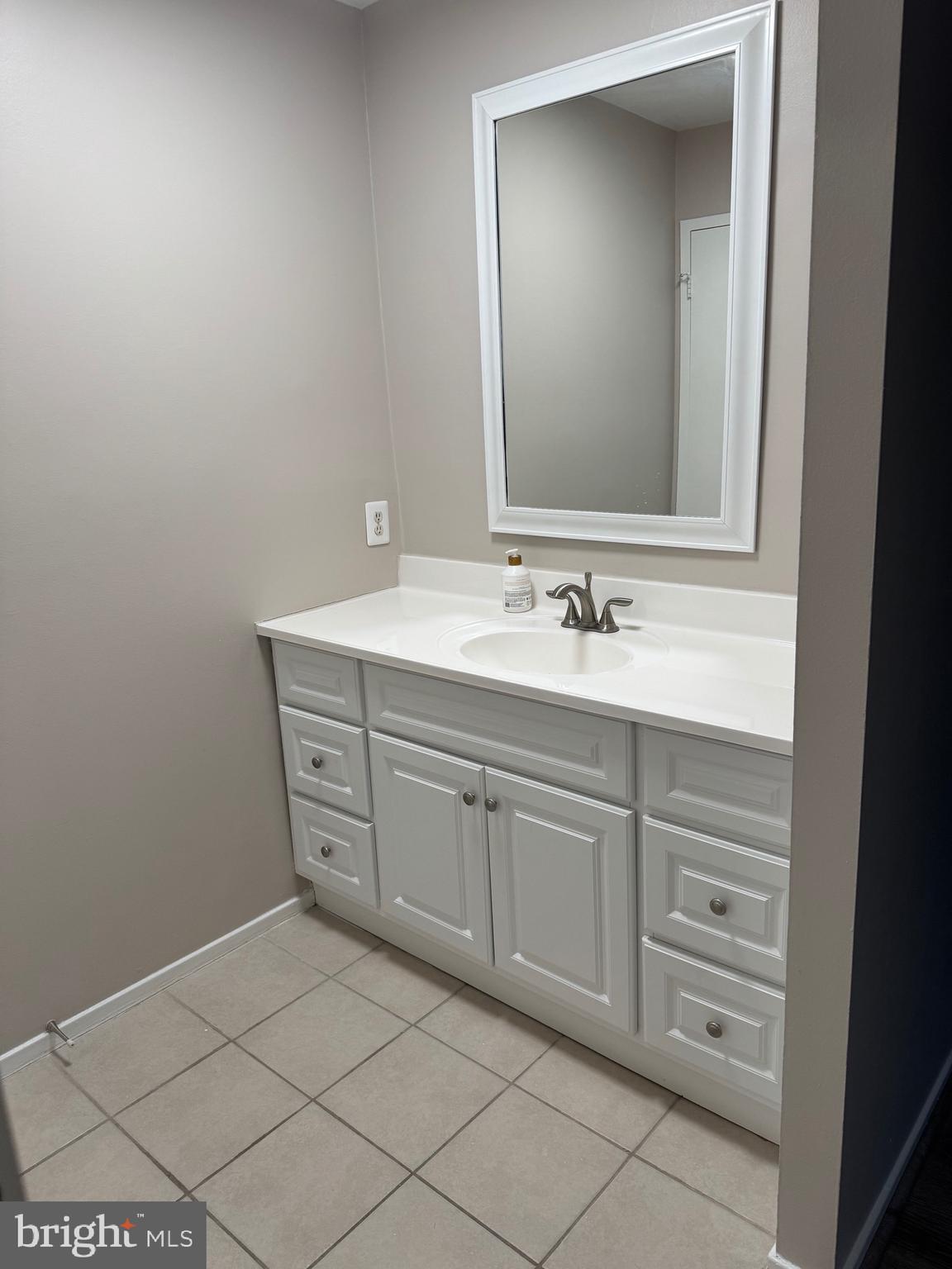 TREEBROOKE CONDOMINIUM - Residential Lease