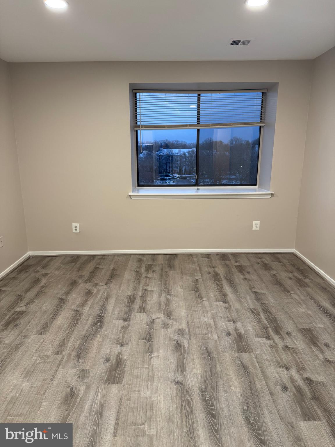 TREEBROOKE CONDOMINIUM - Residential Lease