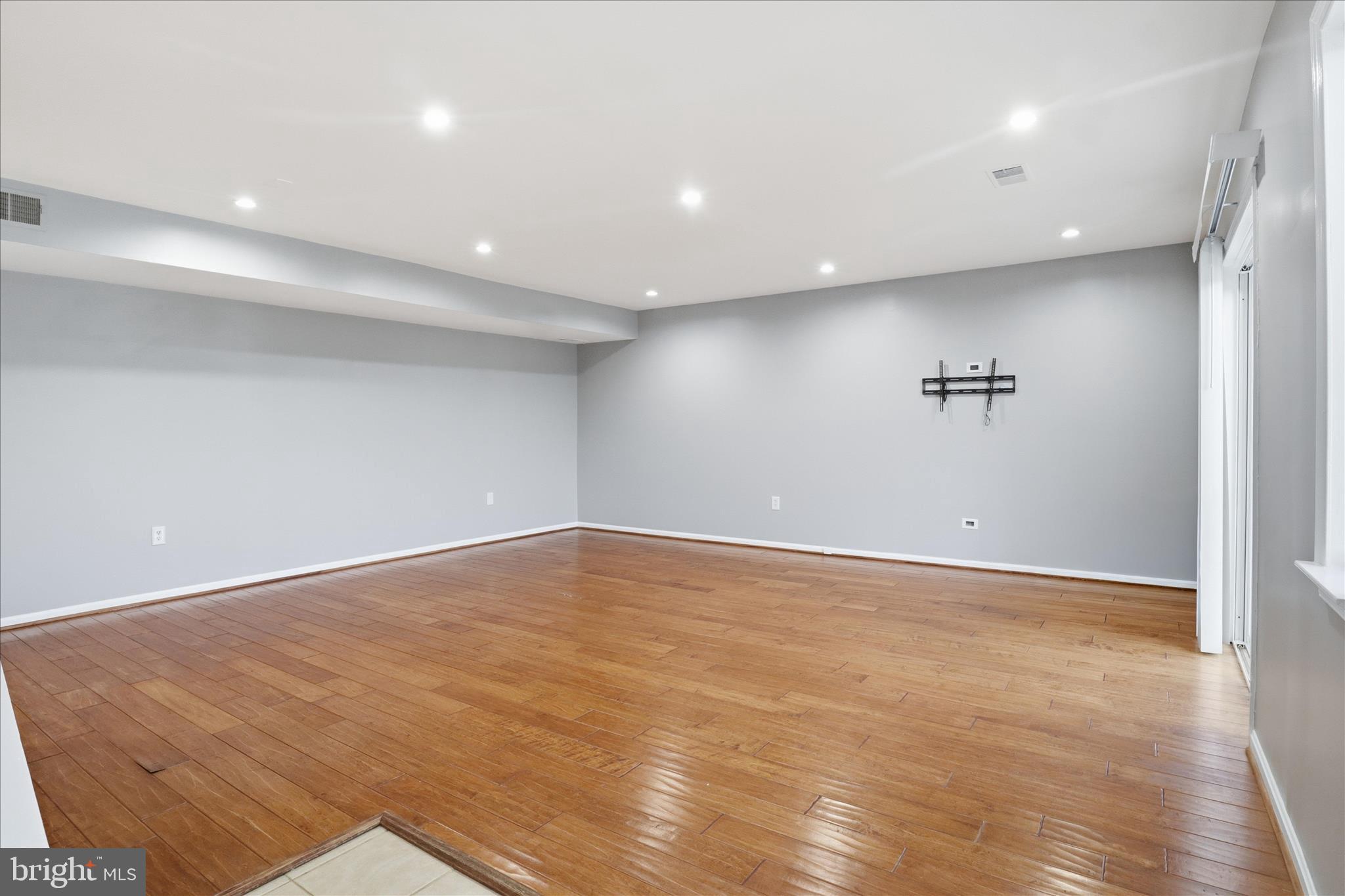 TERRACE TOWNE HOMES OF WOODLAWN - Residential Lease