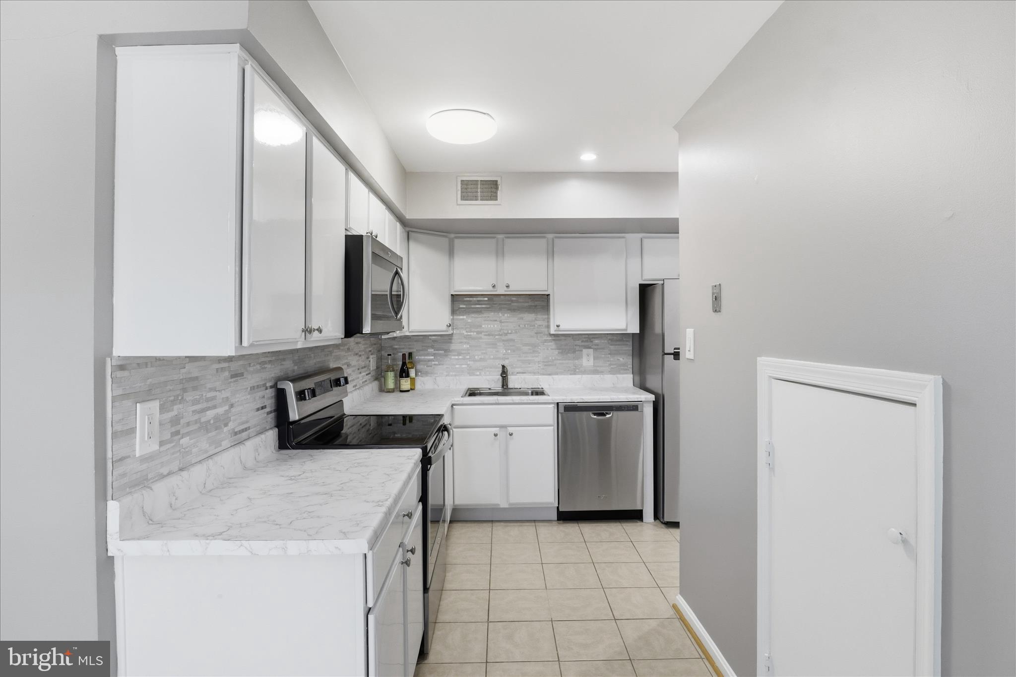 TERRACE TOWNE HOMES OF WOODLAWN - Residential Lease