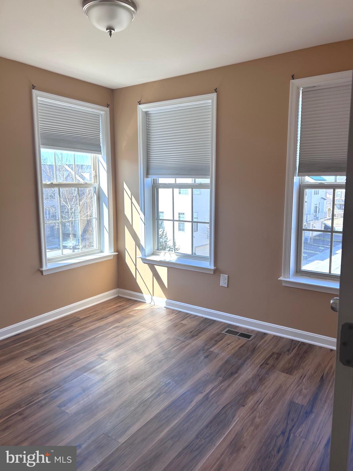 WOODMORE TOWNE CENTRE - Residential