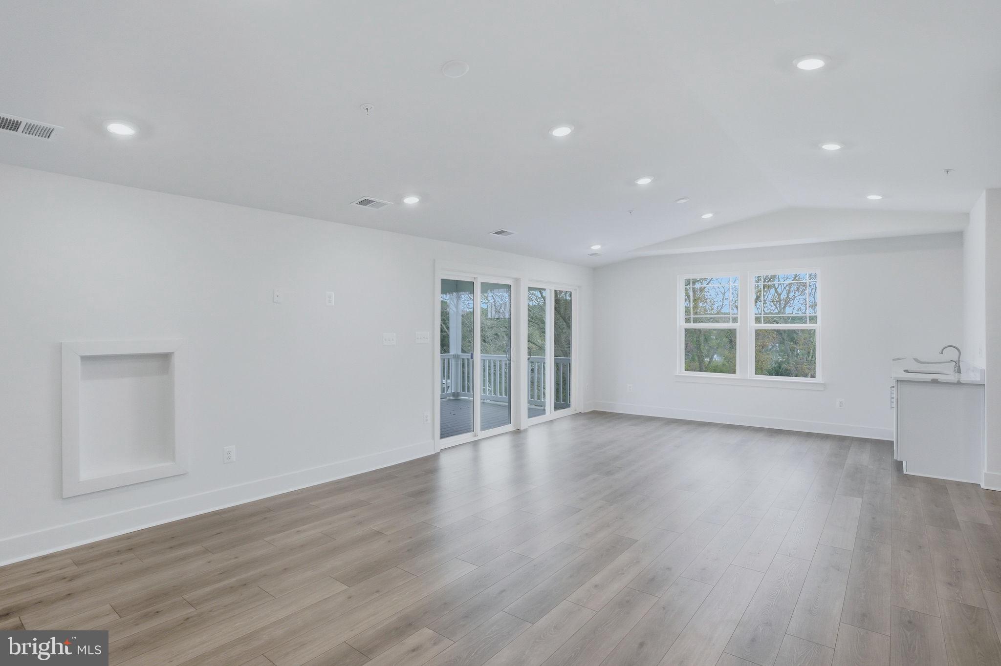 OYSTER HOUSE VILLAGE - Residential