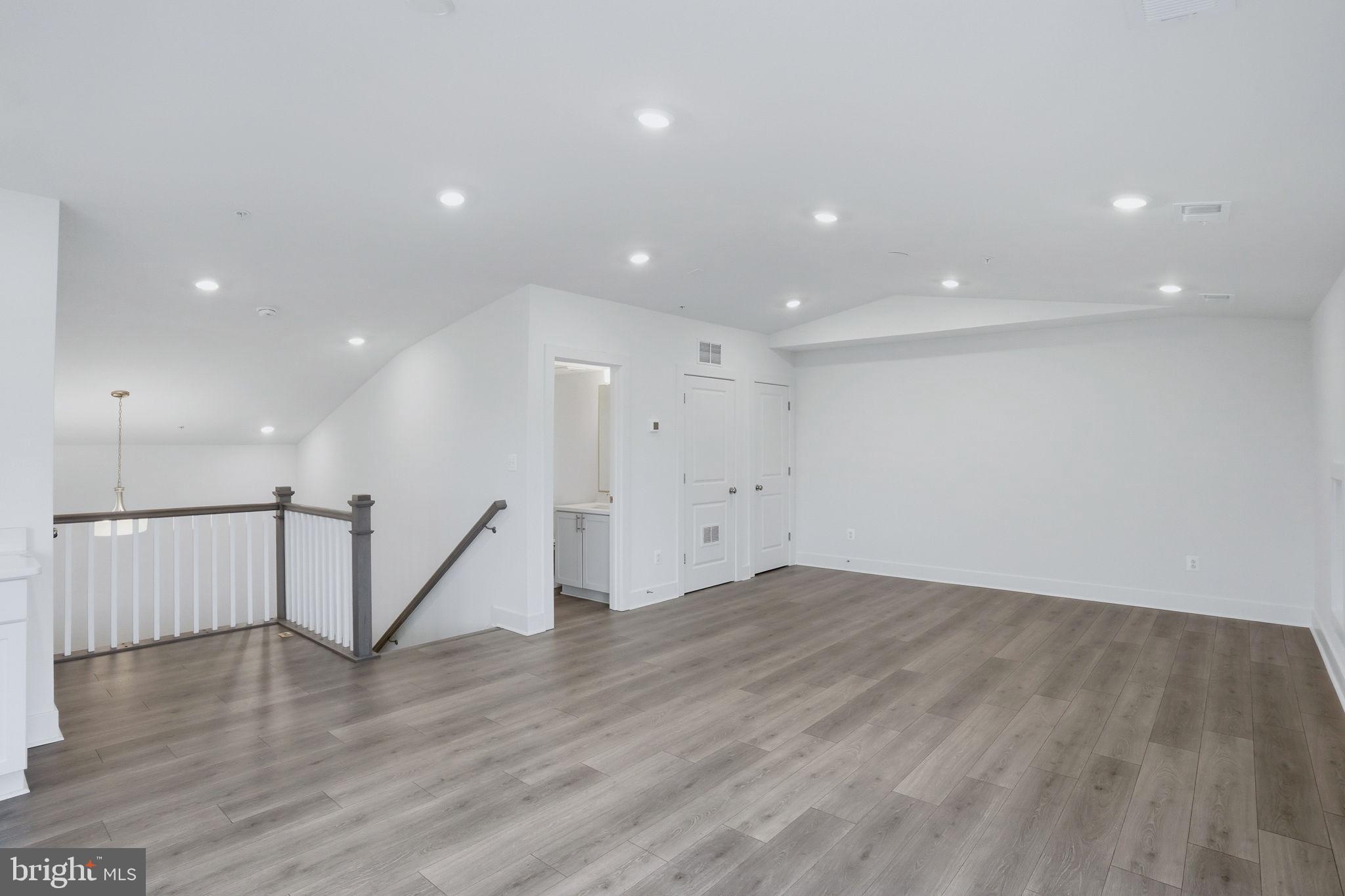 OYSTER HOUSE VILLAGE - Residential