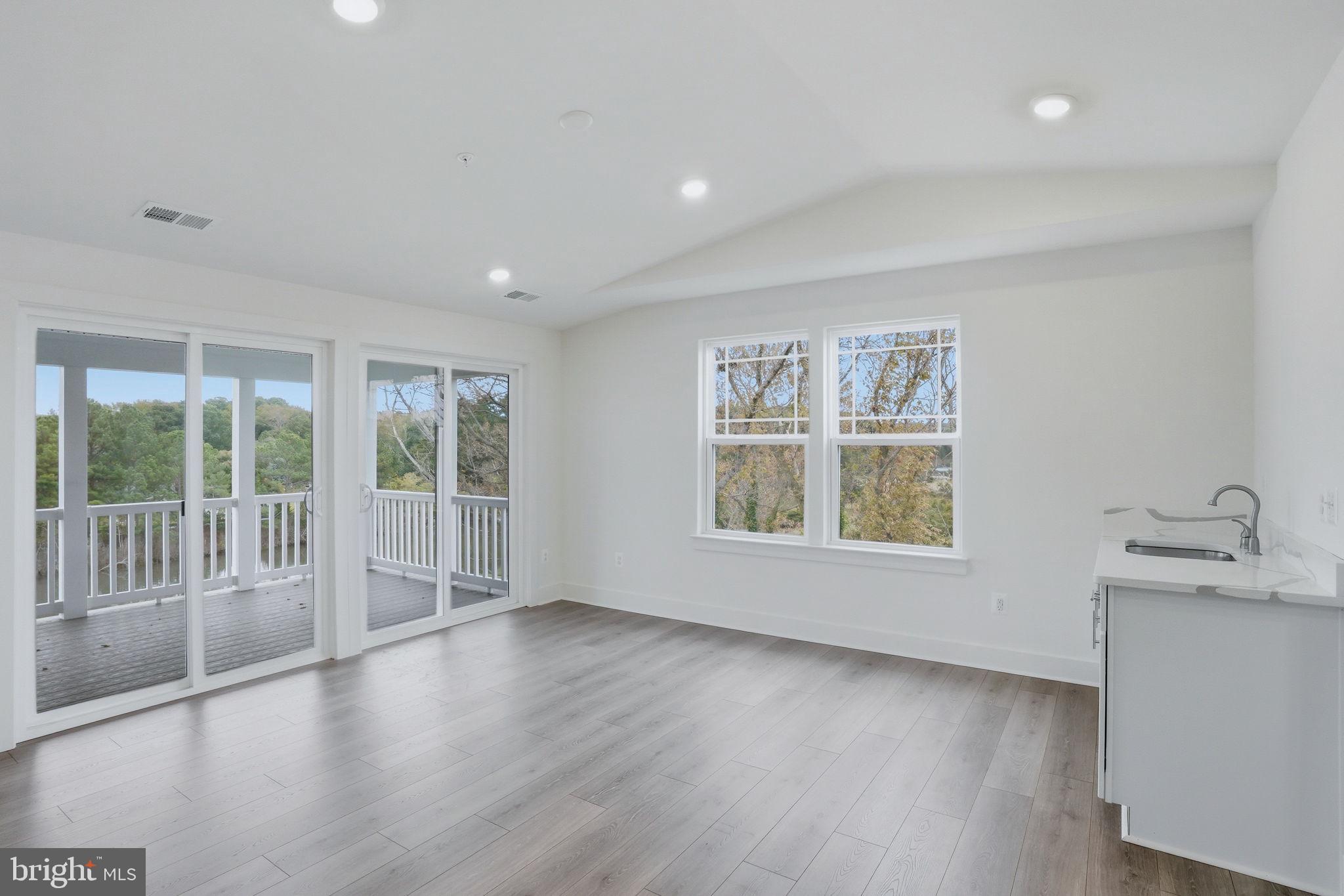 OYSTER HOUSE VILLAGE - Residential