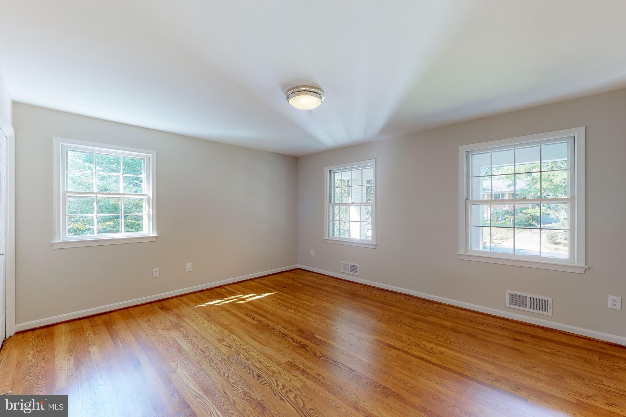 MC LEAN HAMLET - Residential