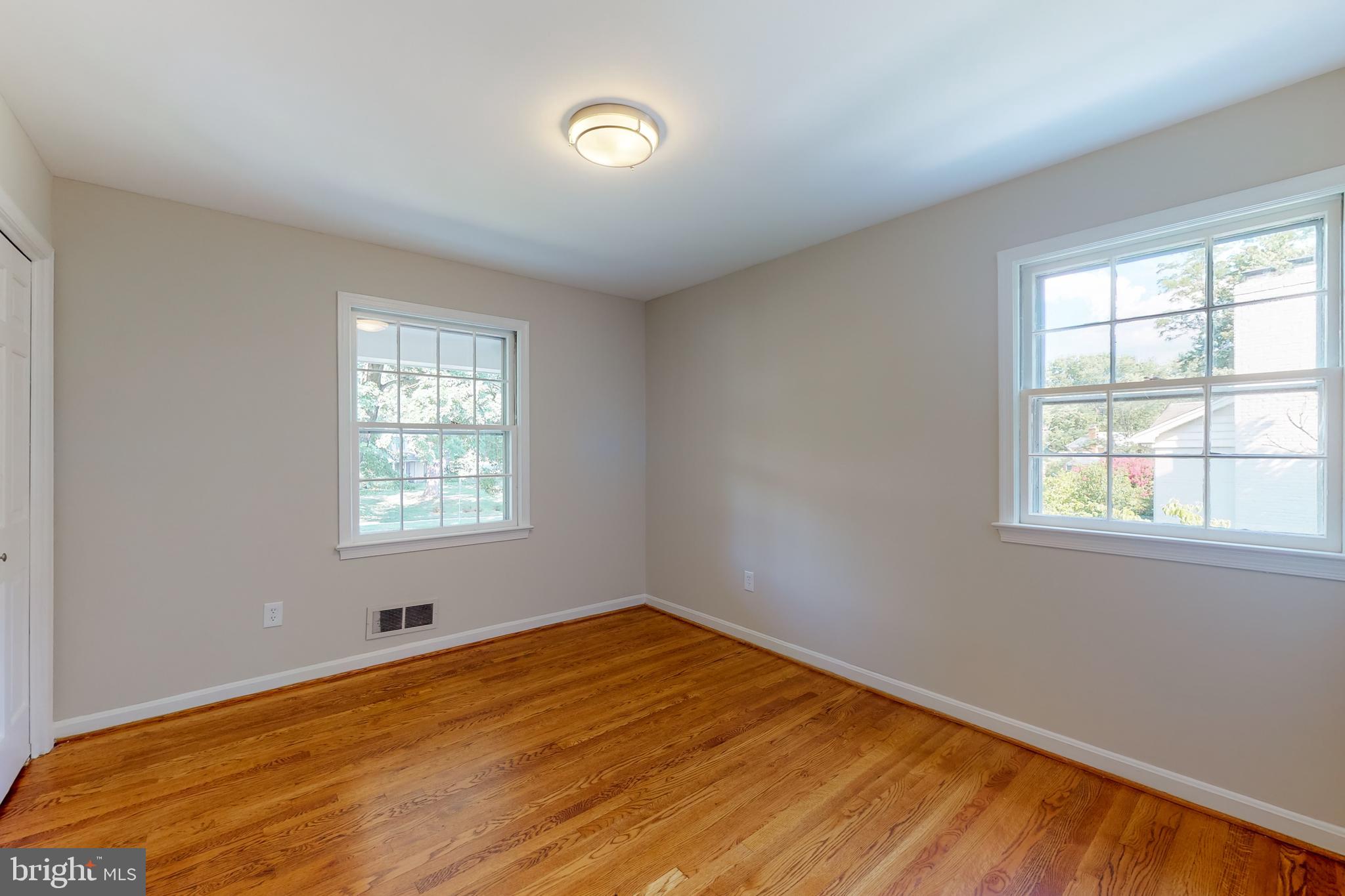 MC LEAN HAMLET - Residential