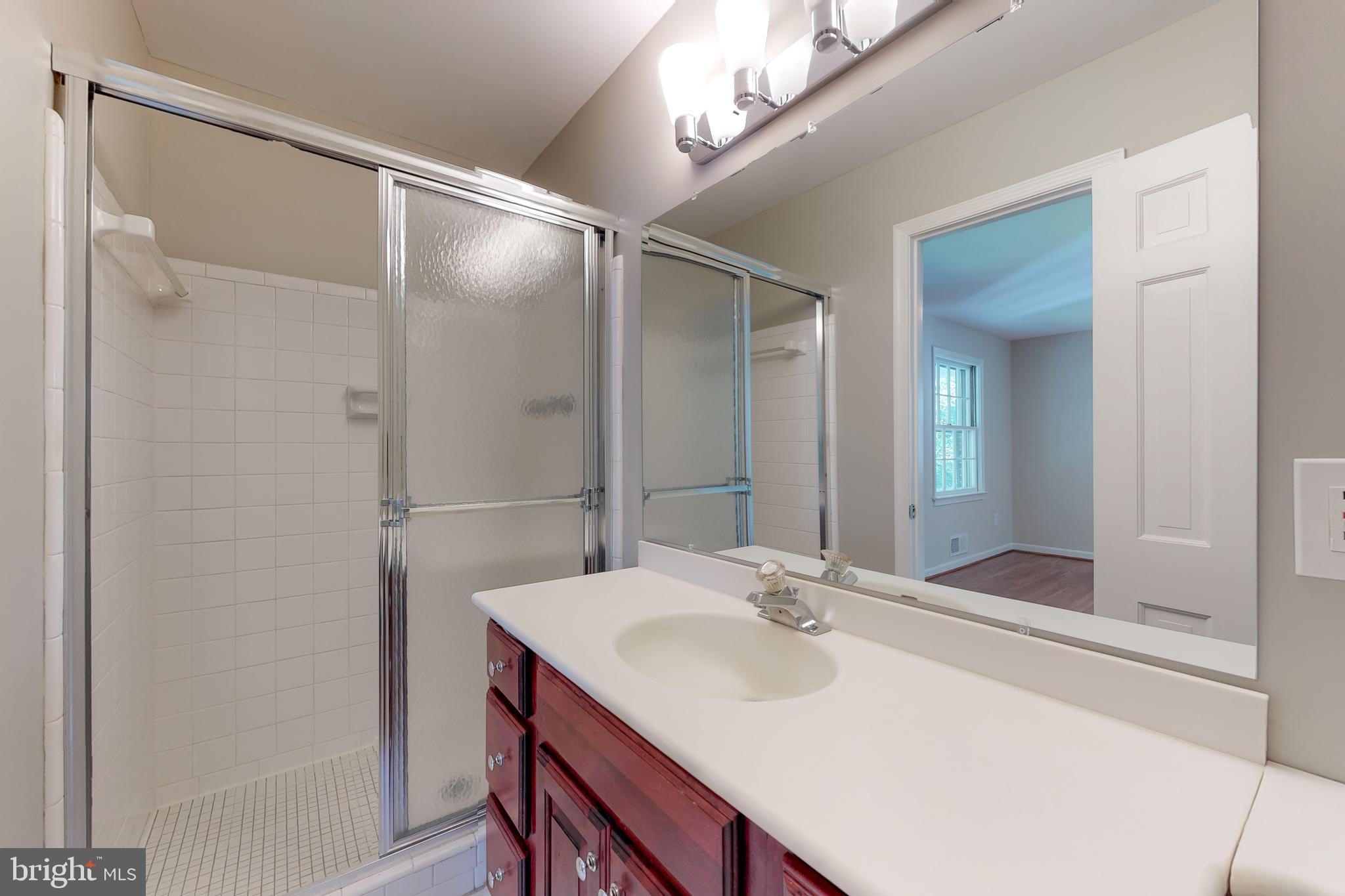 MC LEAN HAMLET - Residential