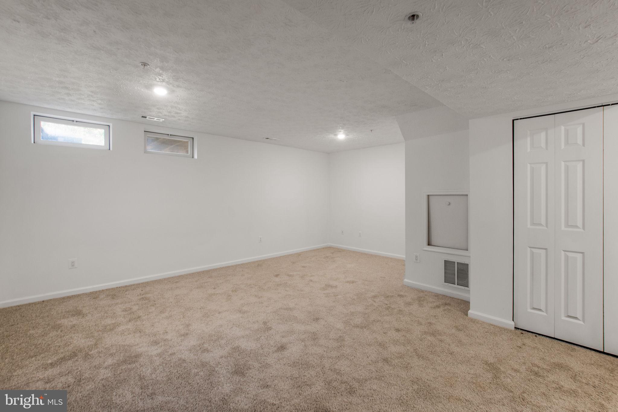 FOX CHASE - Residential