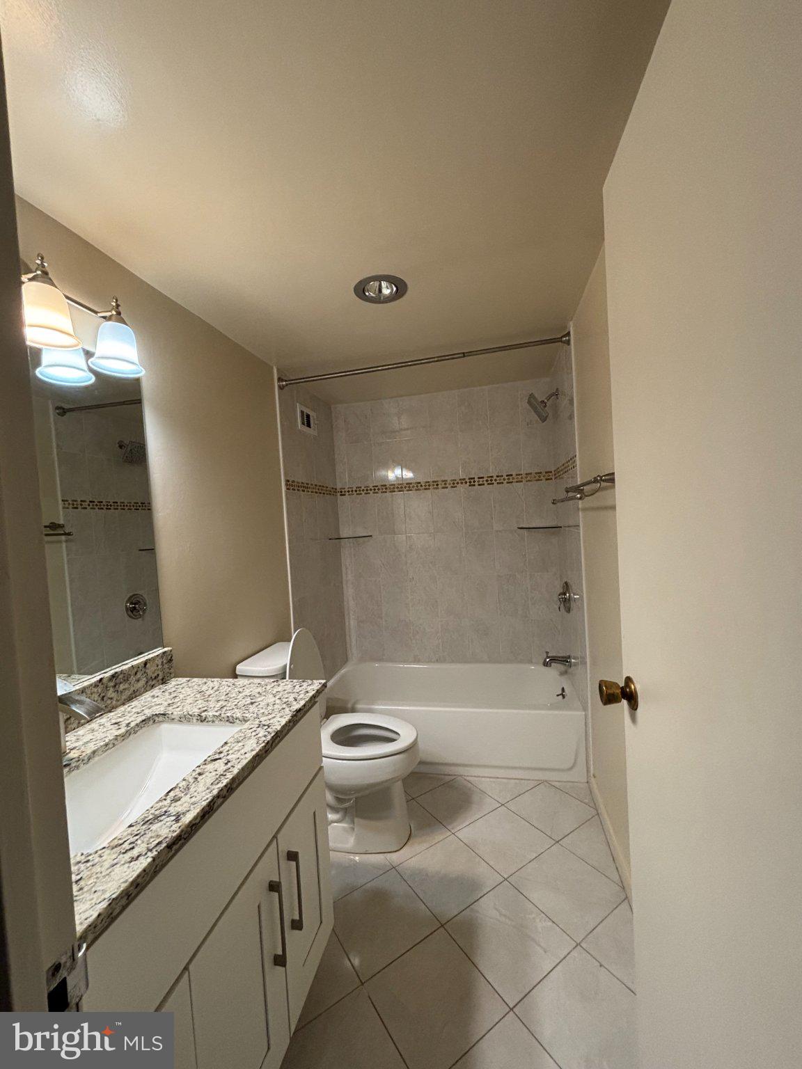 PROMENADE TOWERS - Residential