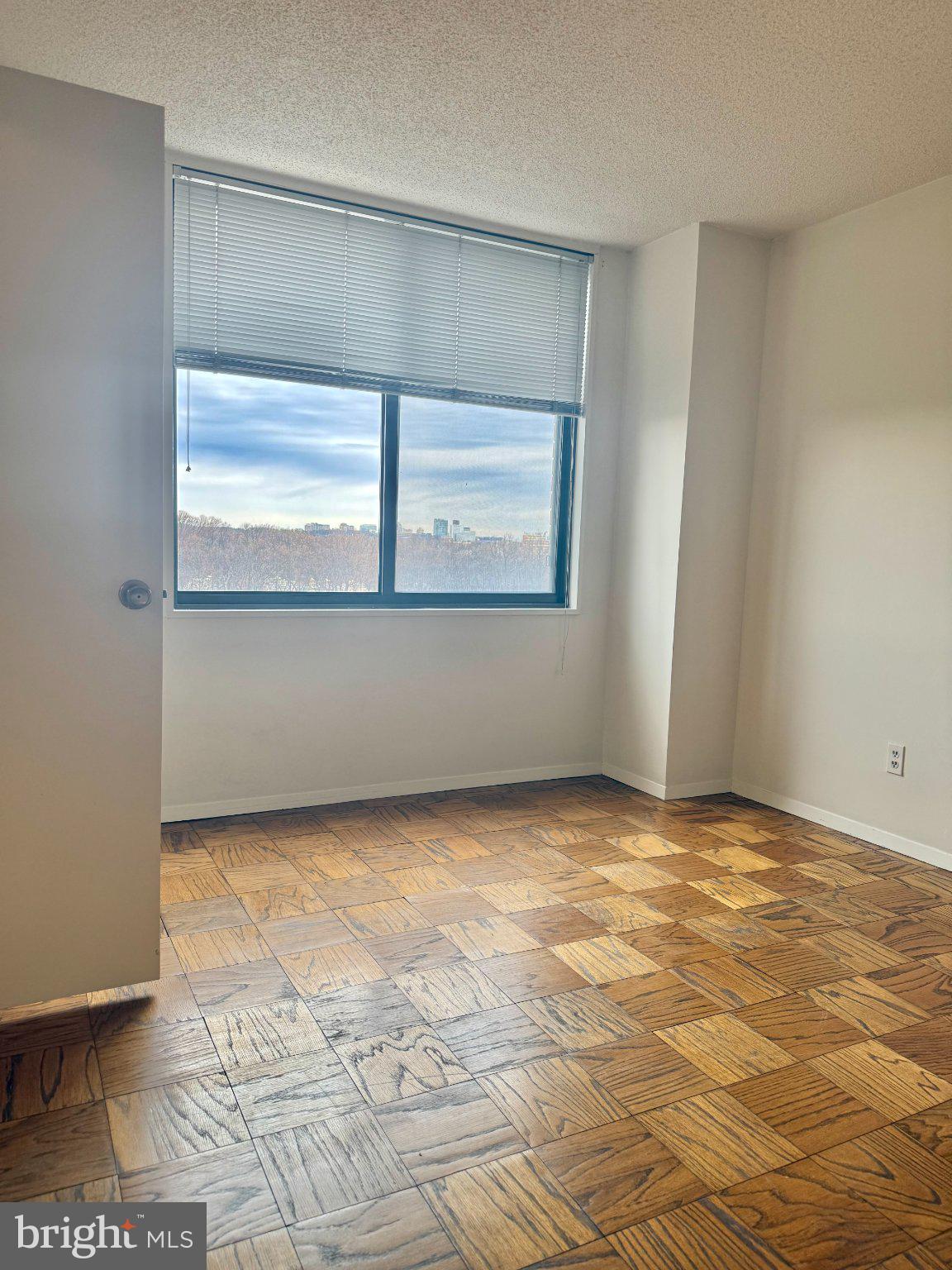 PROMENADE TOWERS - Residential