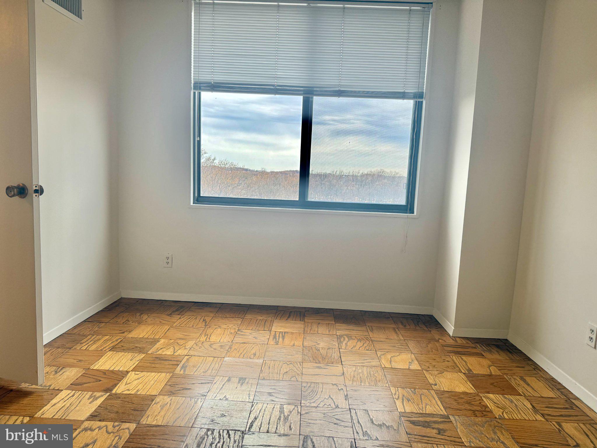 PROMENADE TOWERS - Residential