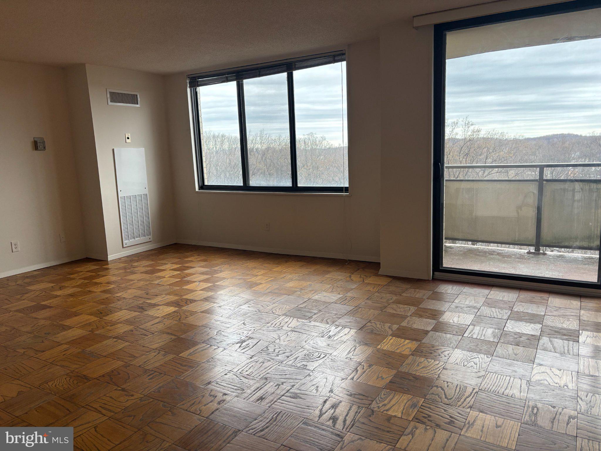 PROMENADE TOWERS - Residential