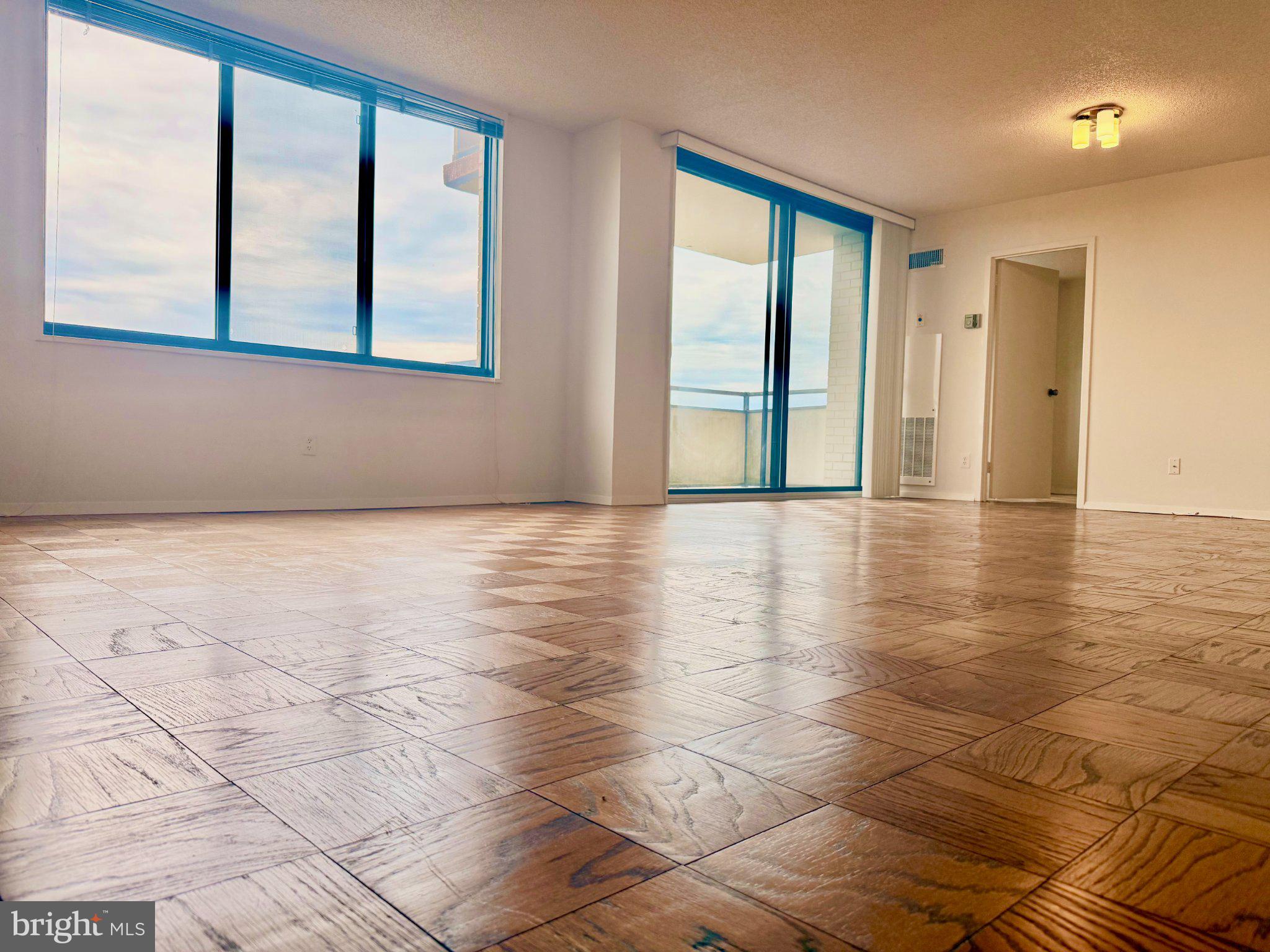 PROMENADE TOWERS - Residential