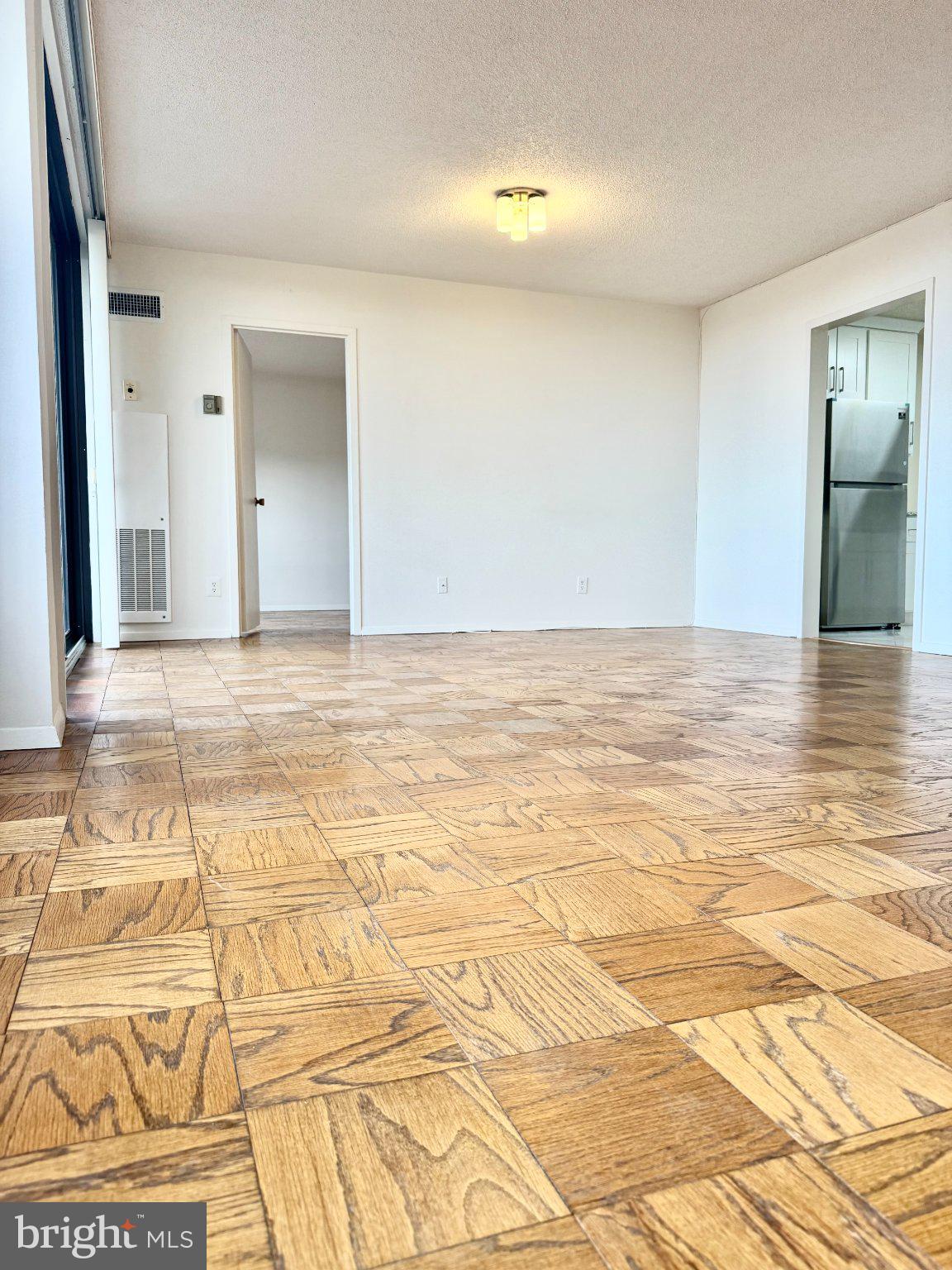 PROMENADE TOWERS - Residential