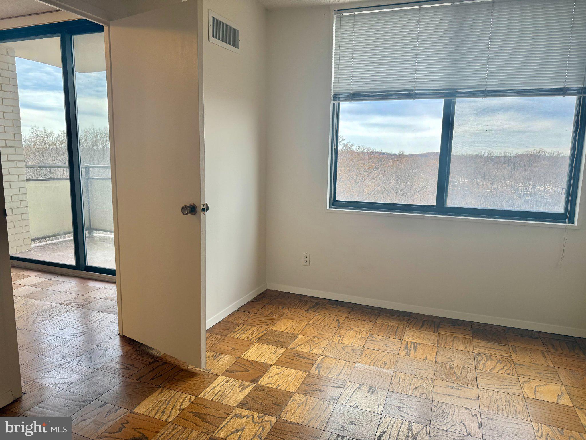 PROMENADE TOWERS - Residential