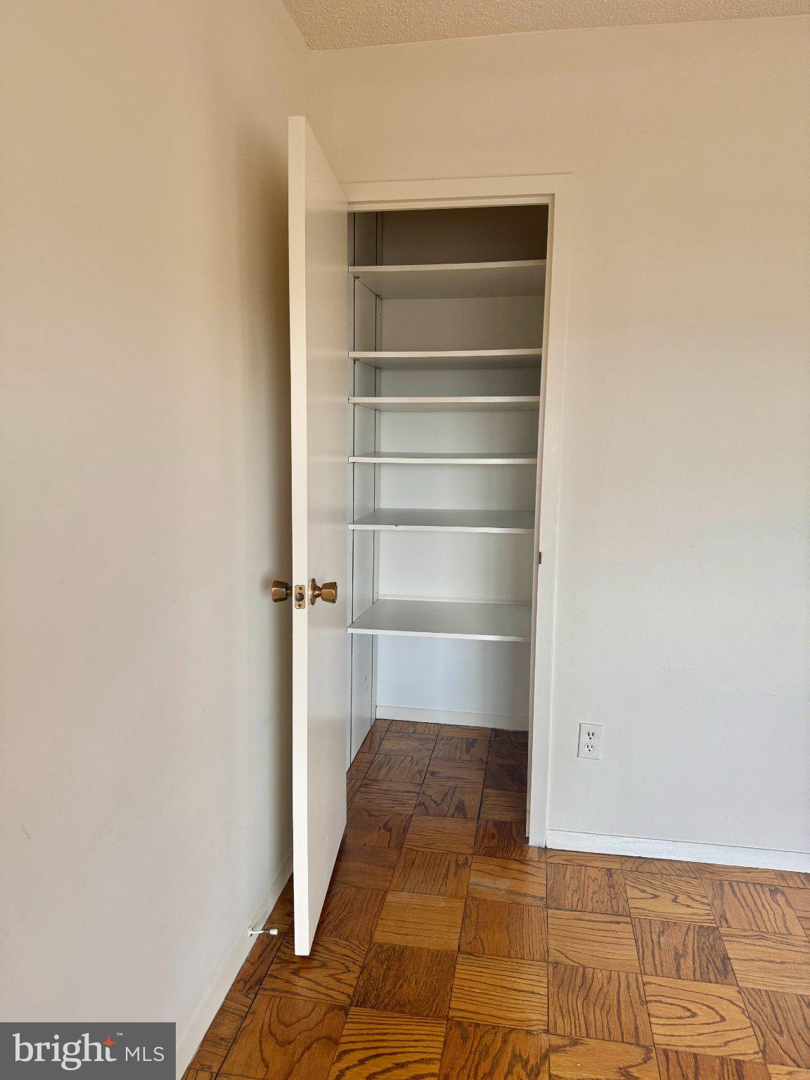 PROMENADE TOWERS - Residential